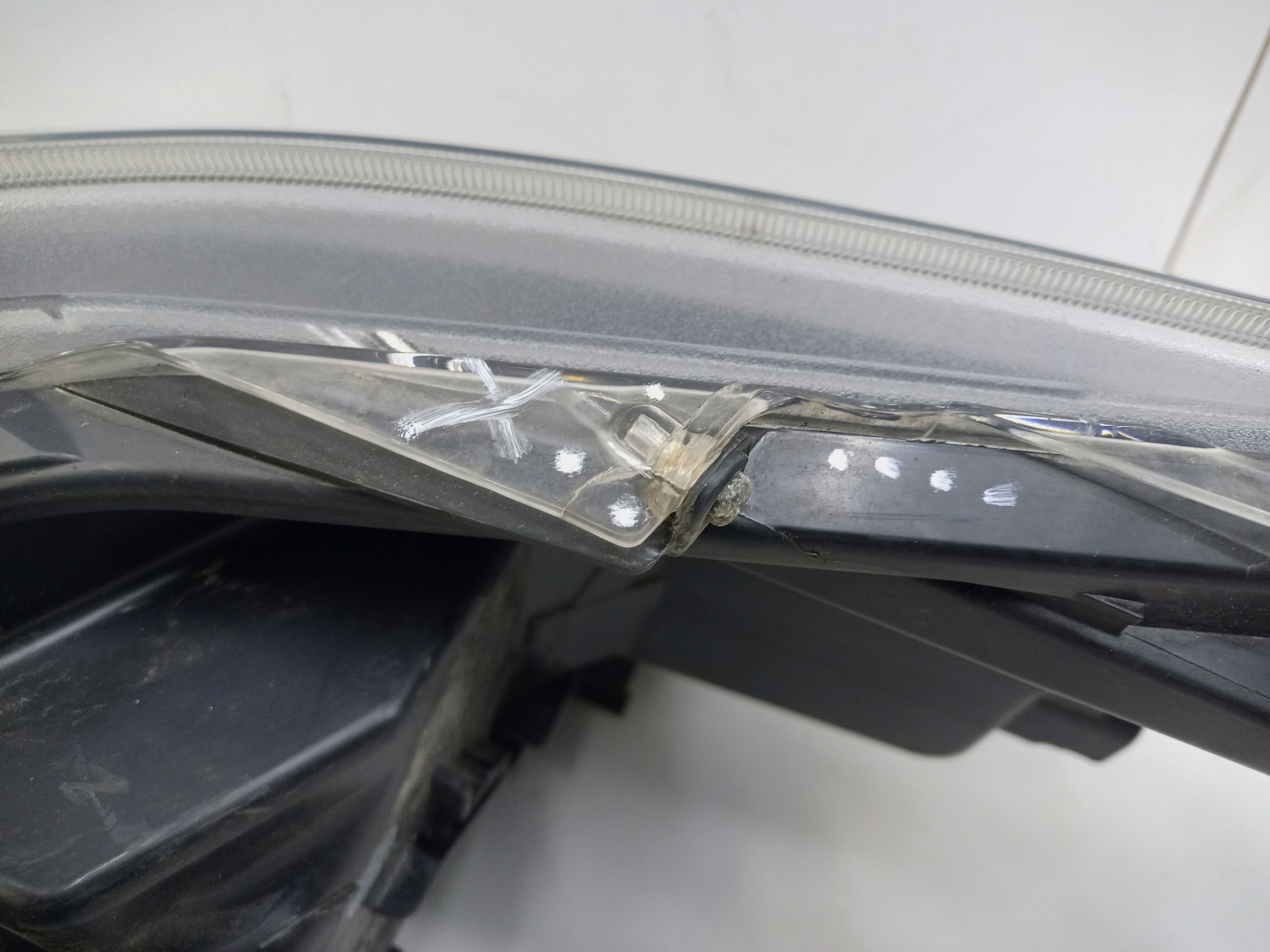 Фара передняя правая Toyota Hilux 8 Restail LED