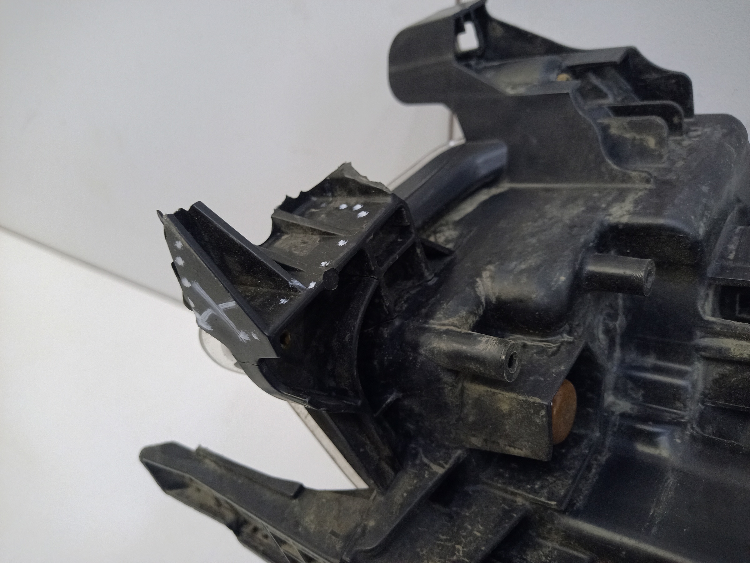 Фара передняя правая Toyota Hilux 8 Restail LED