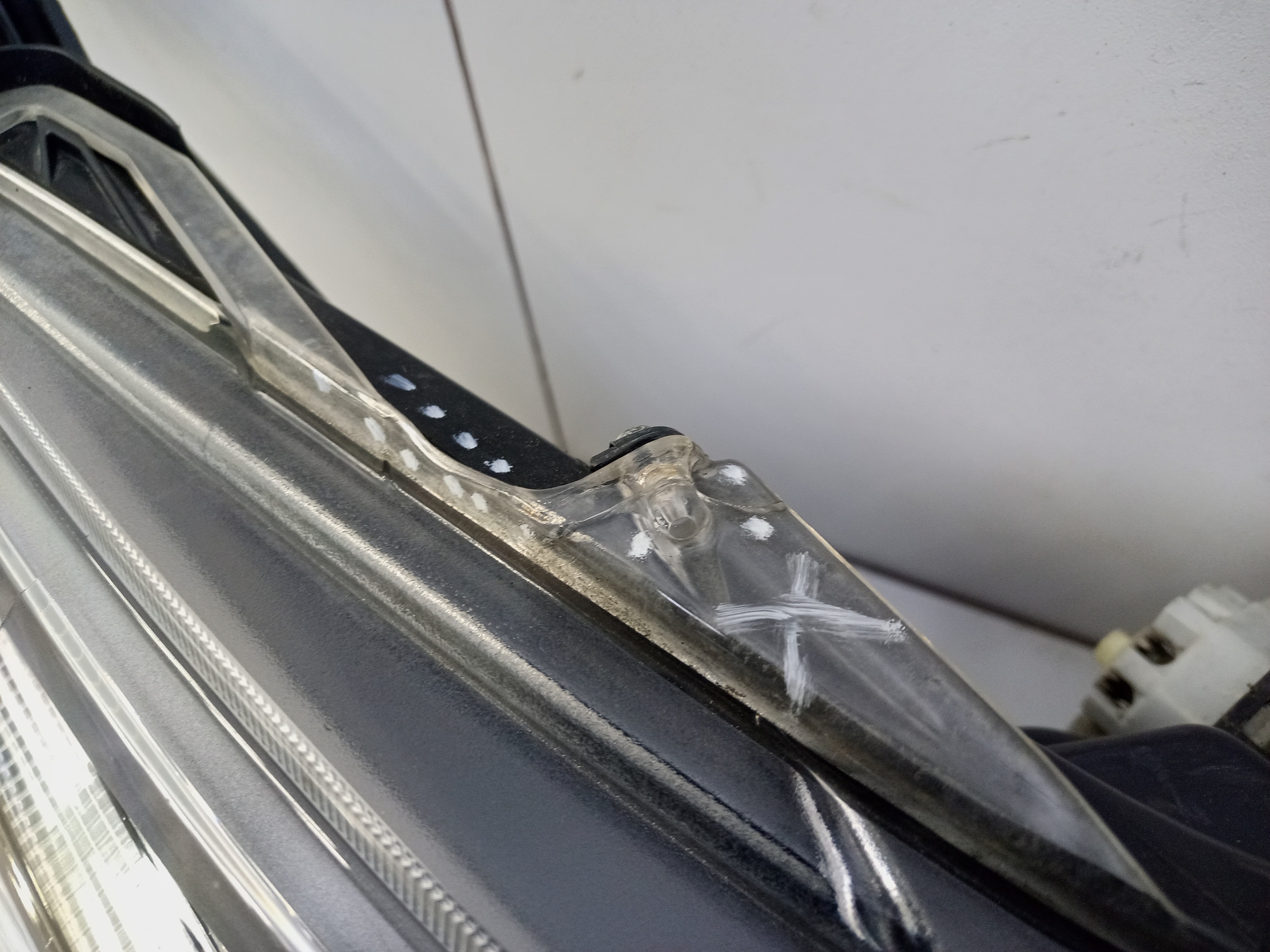 Фара передняя правая Toyota Hilux 8 Restail LED