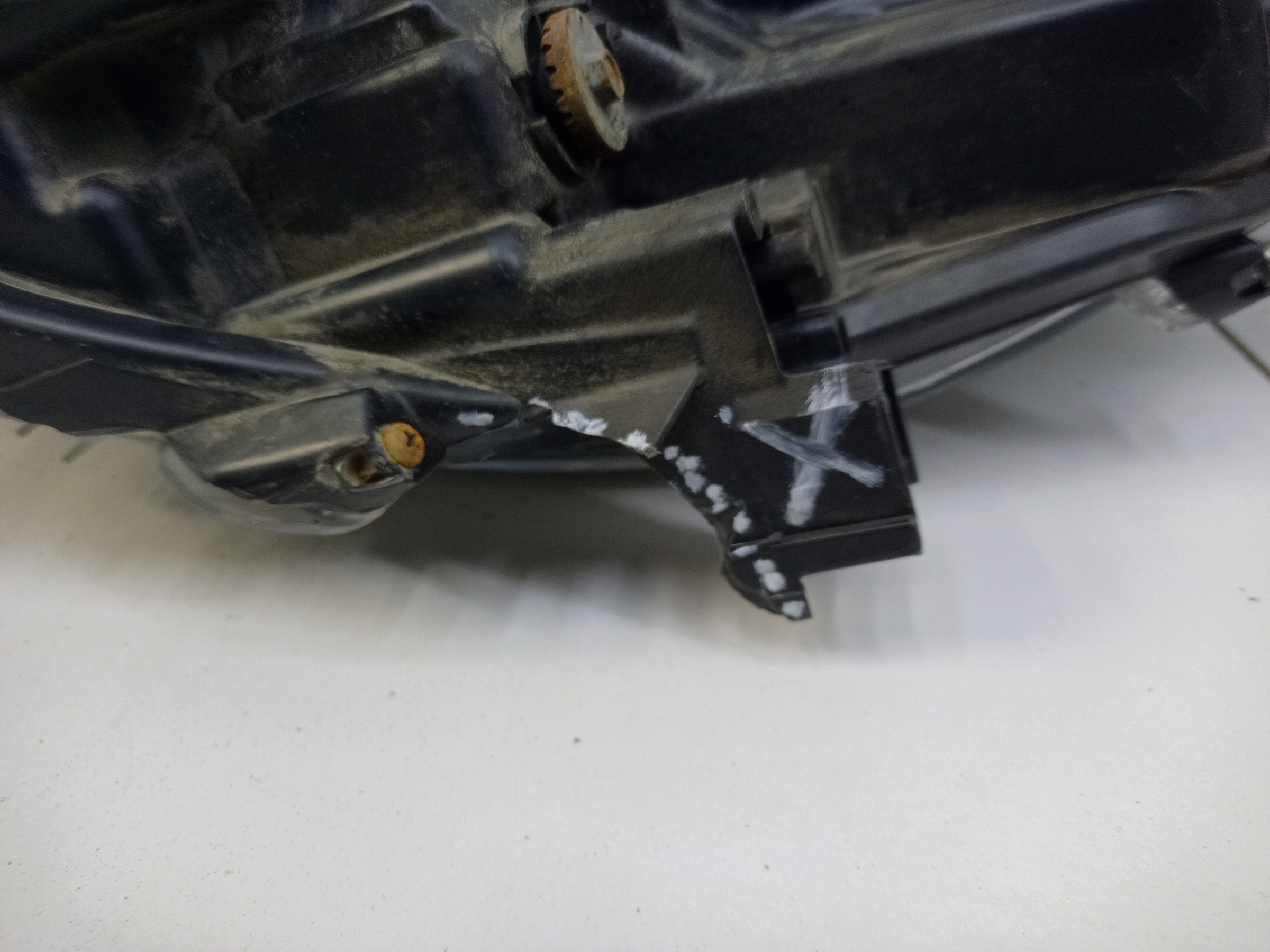 Фара передняя правая Toyota Hilux 8 Restail LED