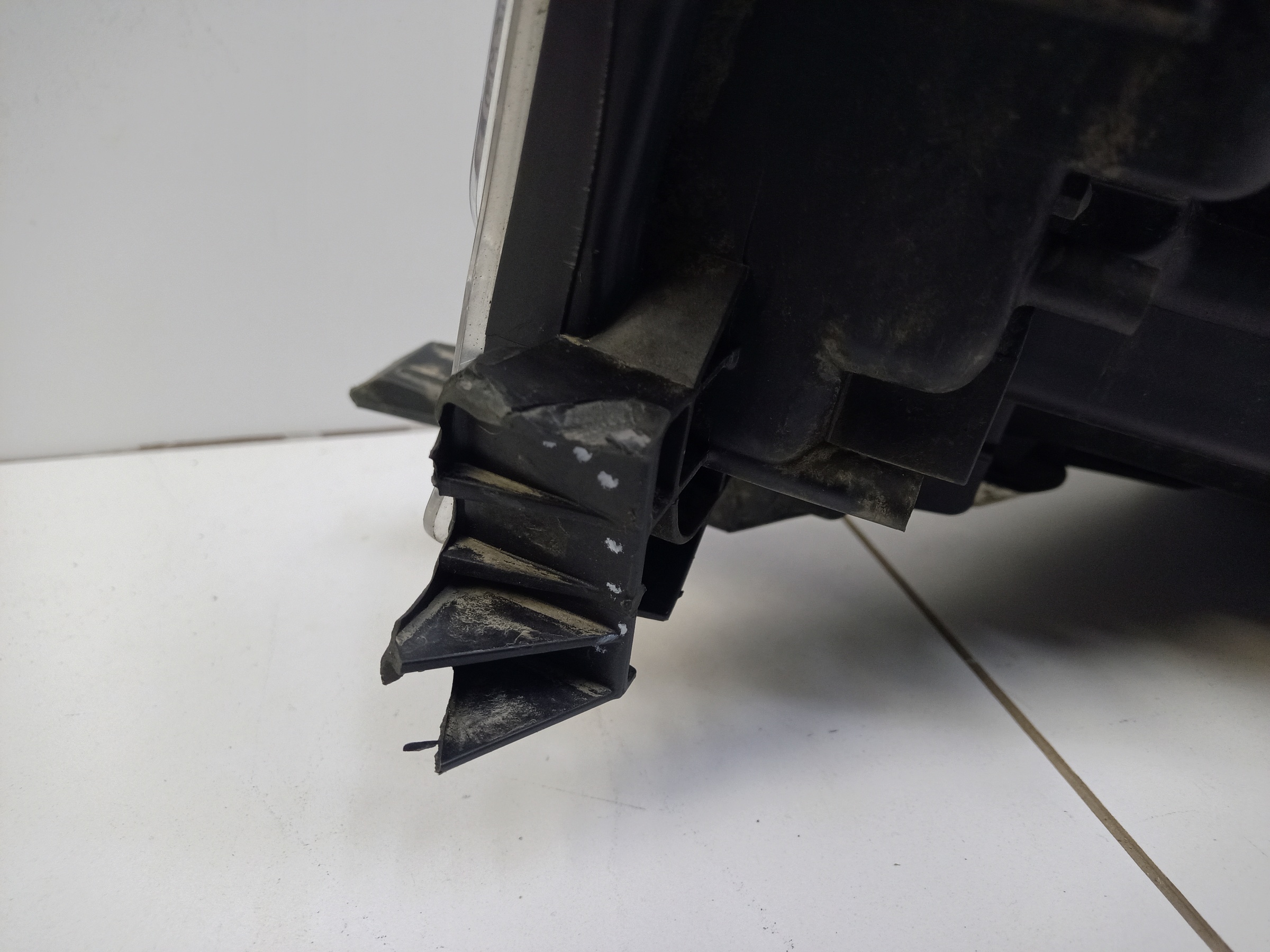 Фара передняя правая Toyota Hilux 8 Restail LED