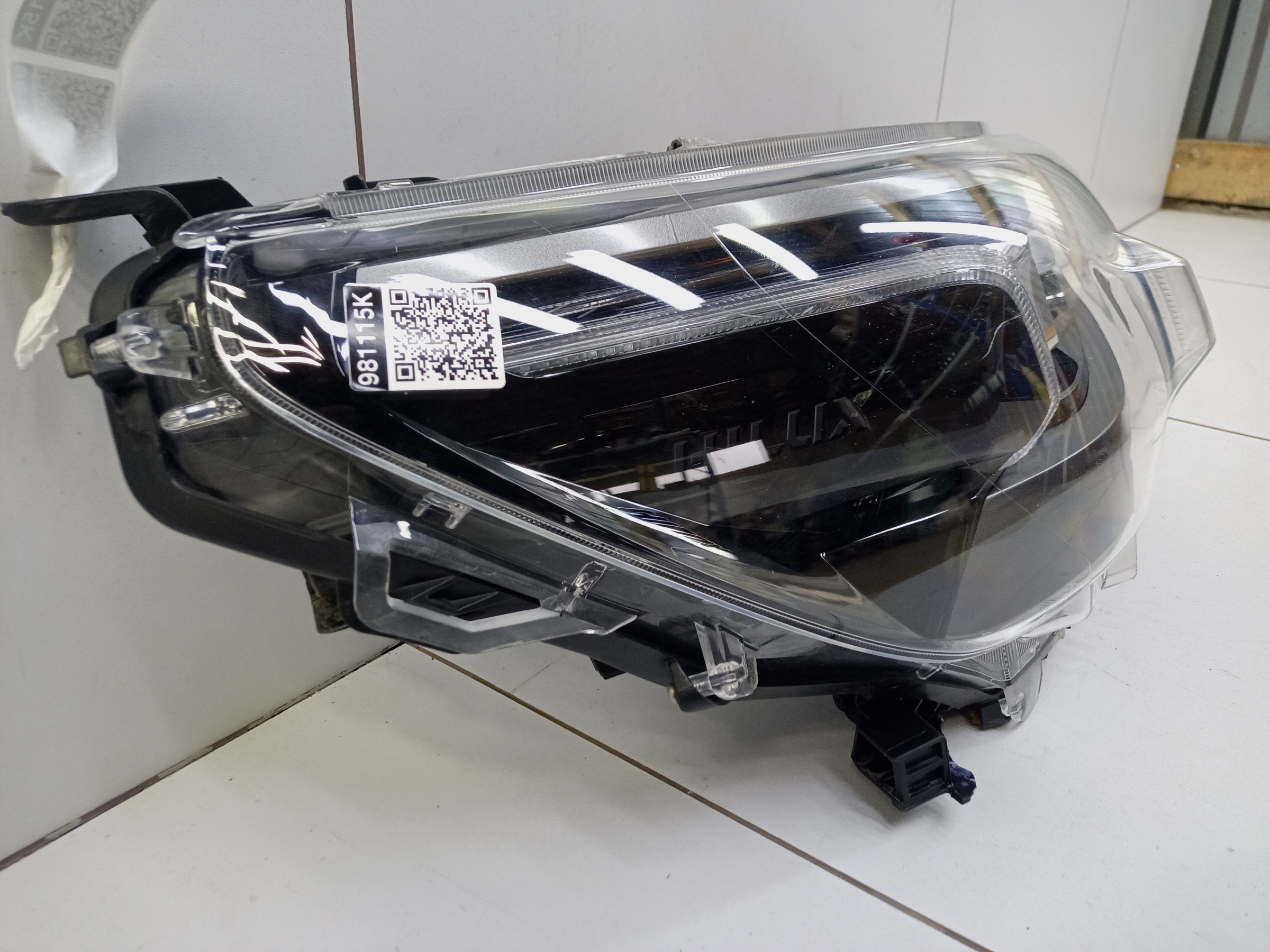 Фара передняя правая Toyota Hilux 8 Restail LED