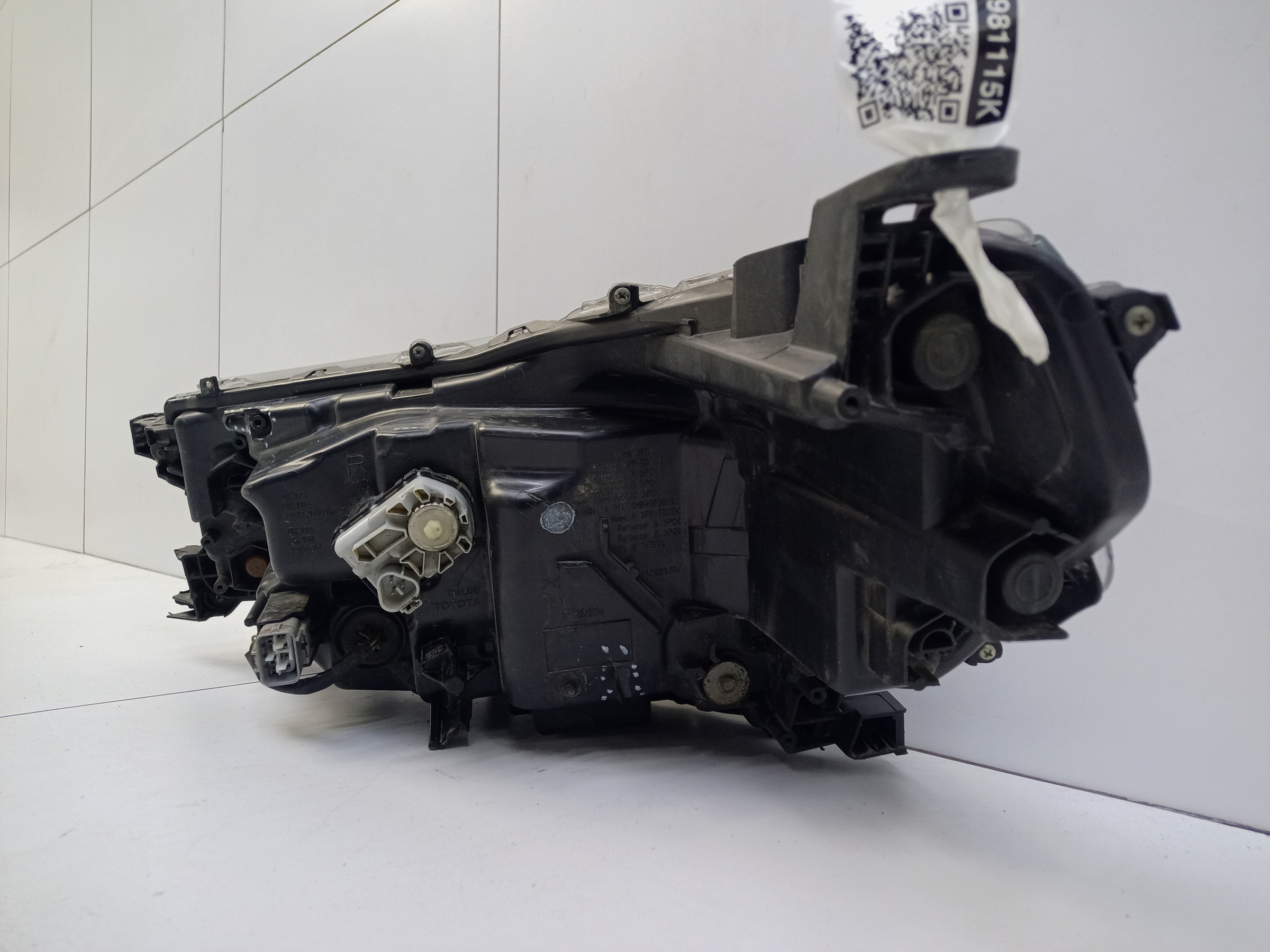 Фара передняя правая Toyota Hilux 8 Restail LED