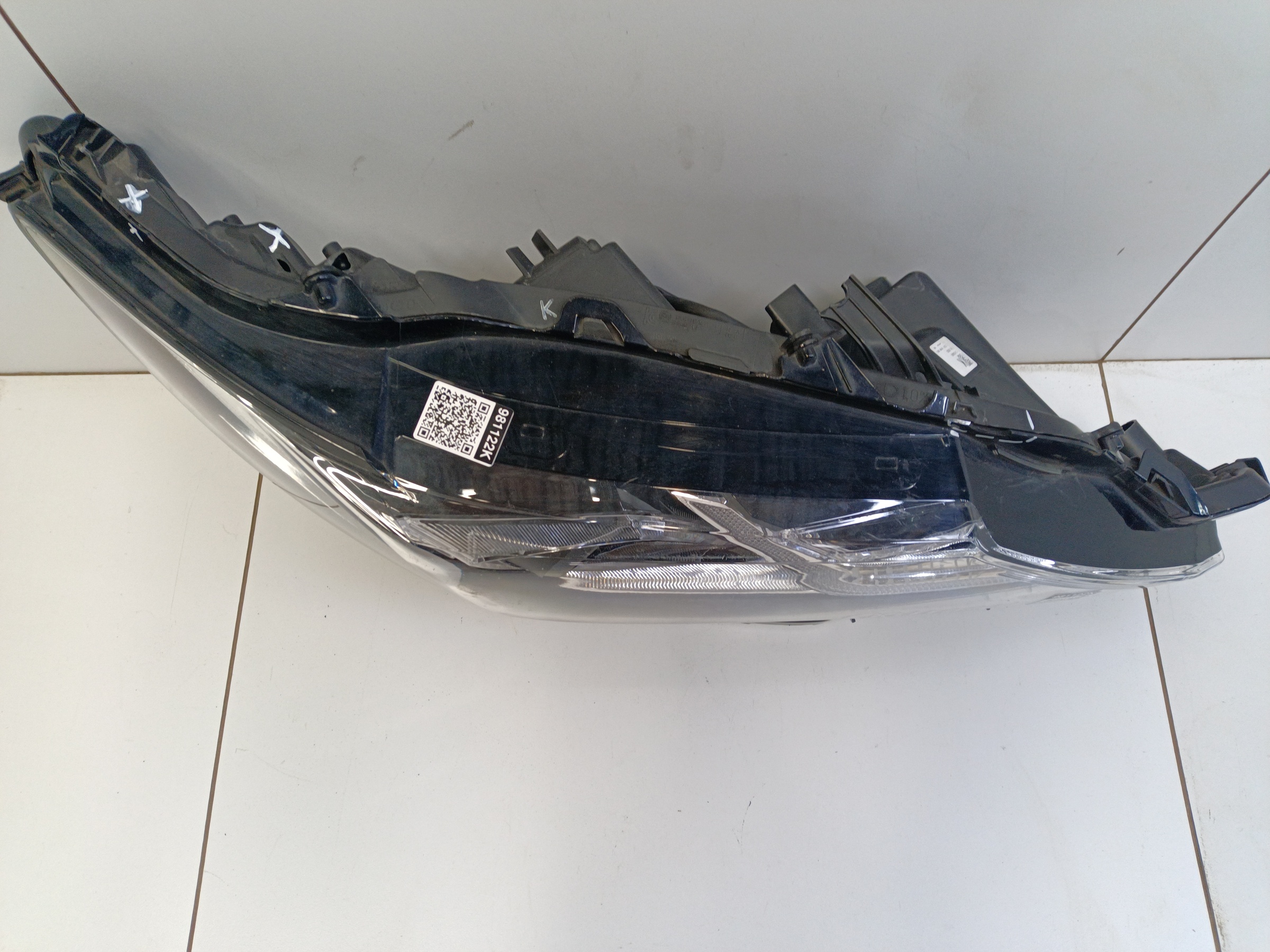 Фара передняя правая Toyota Camry V70 LED под 1 полосу