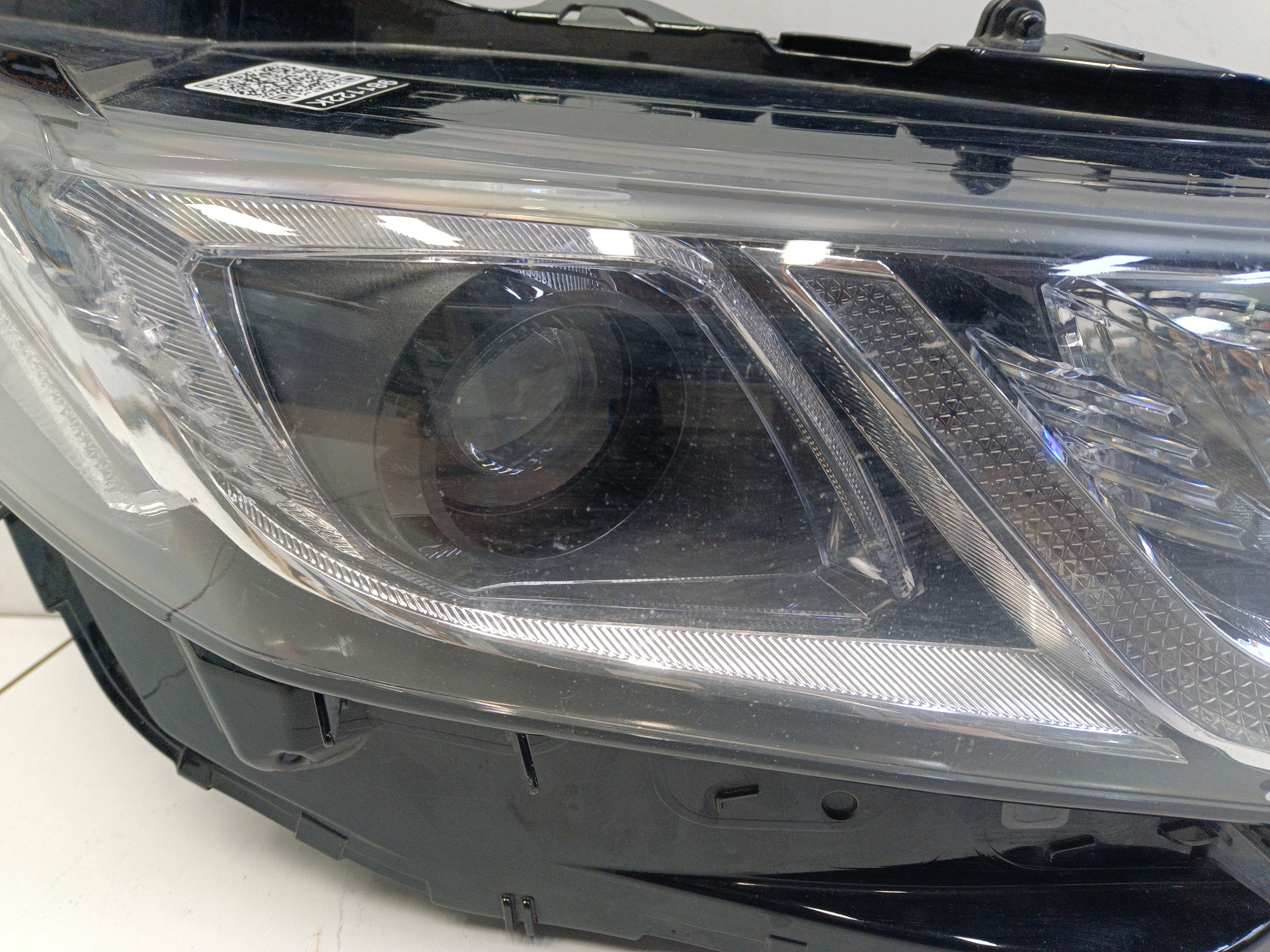 Фара передняя правая Toyota Camry V70 LED под 1 полосу