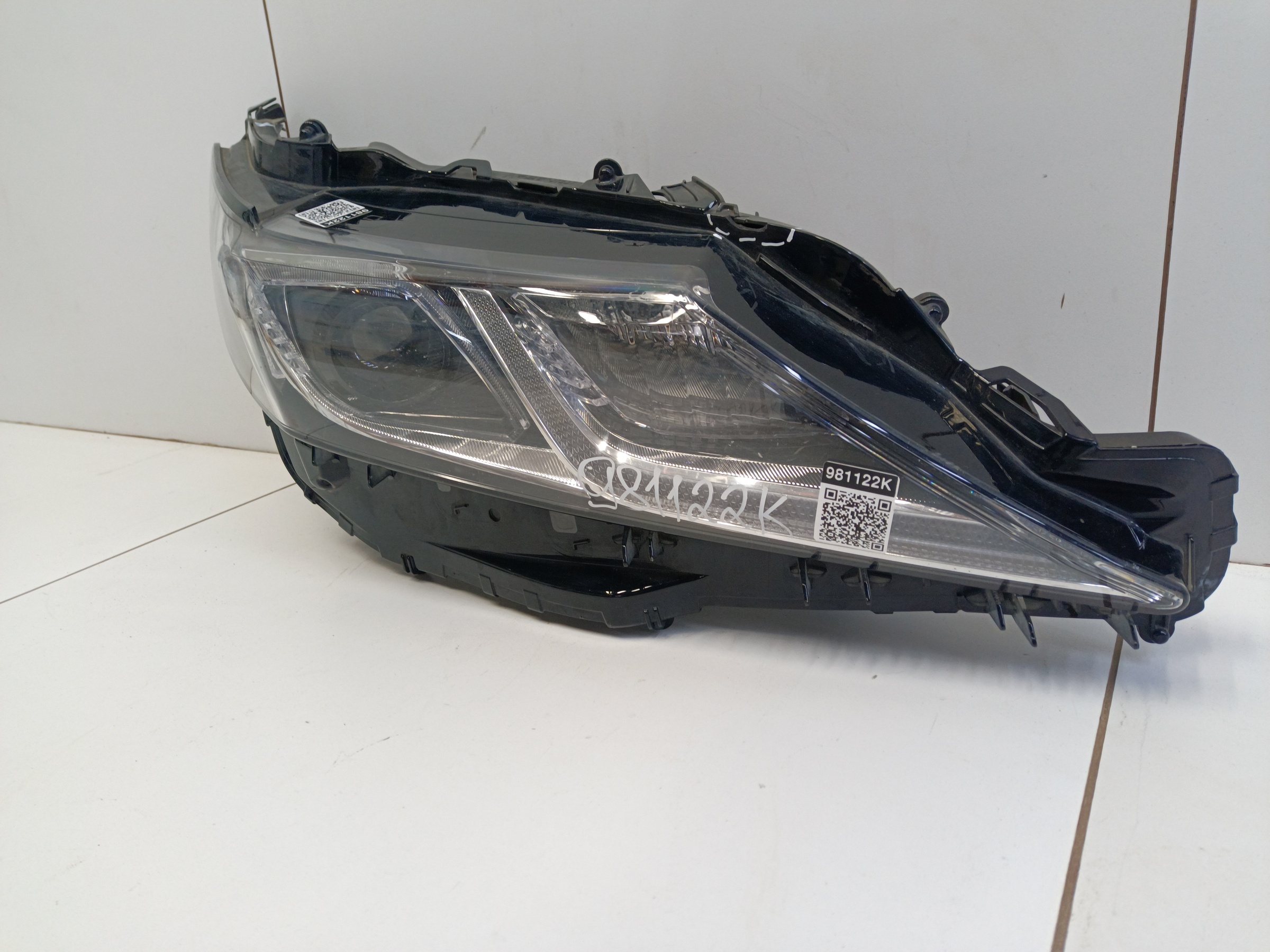 Фара передняя правая Toyota Camry V70 LED под 1 полосу