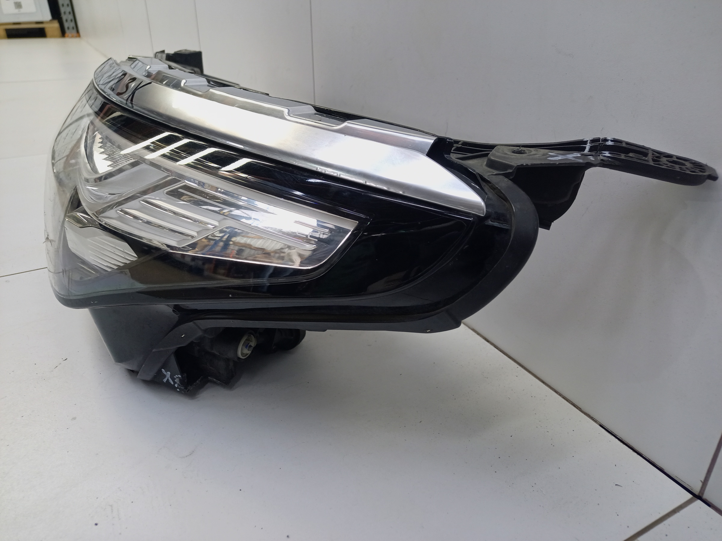 Фара передняя левая Exeed VX LED