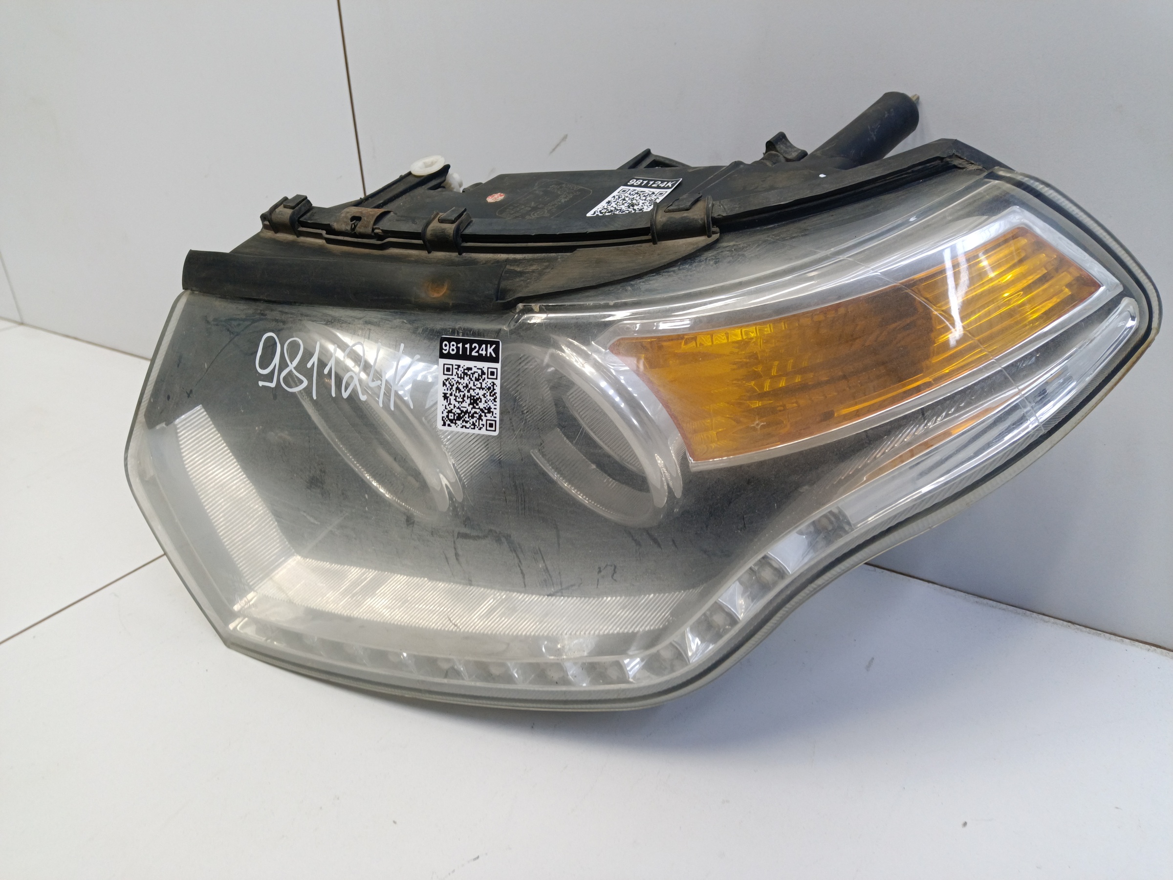 Фара передняя левая UAZ Patriot Restail 2 галоген с ДХО