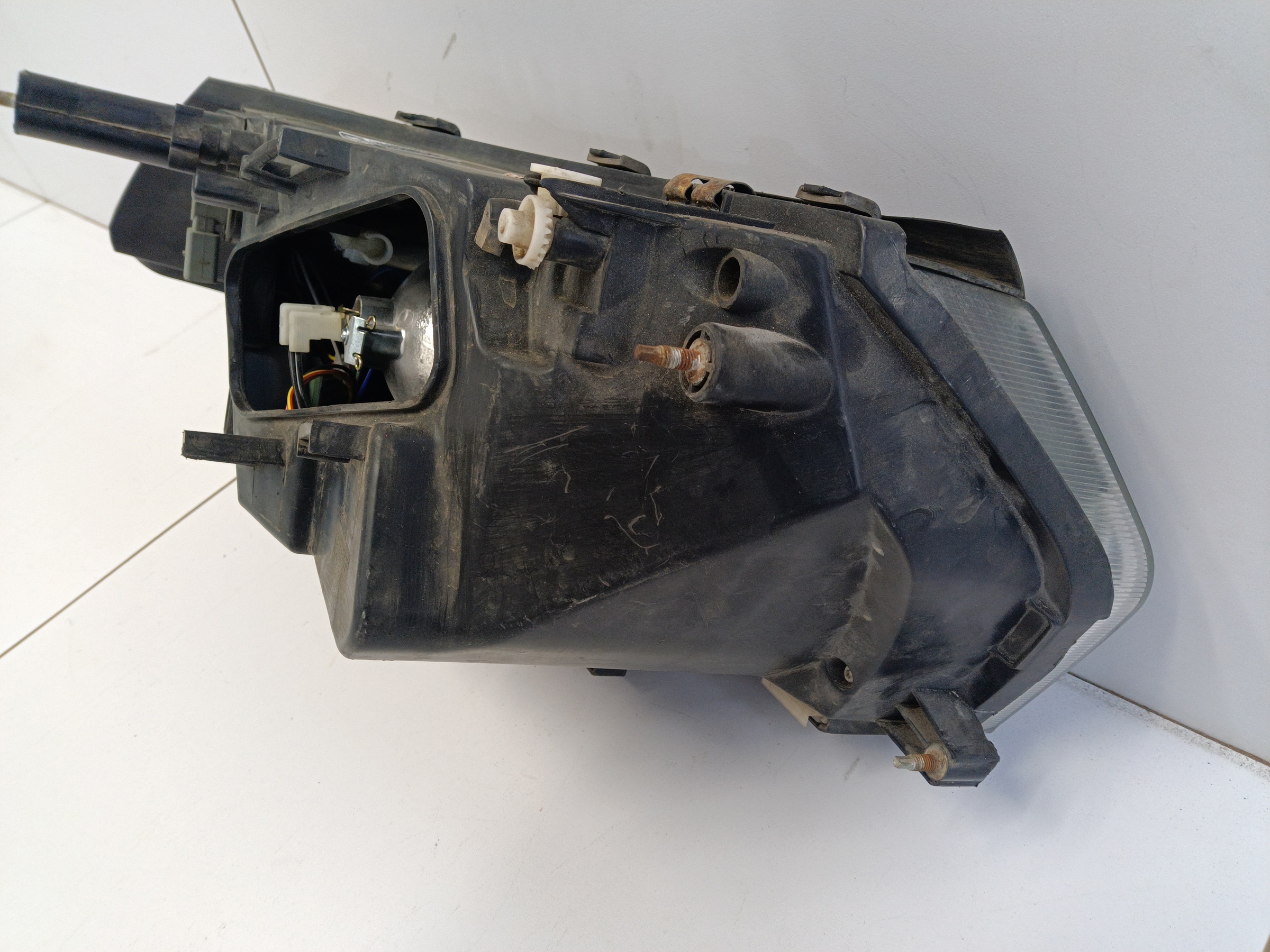 Фара передняя левая UAZ Patriot Restail 2 галоген с ДХО