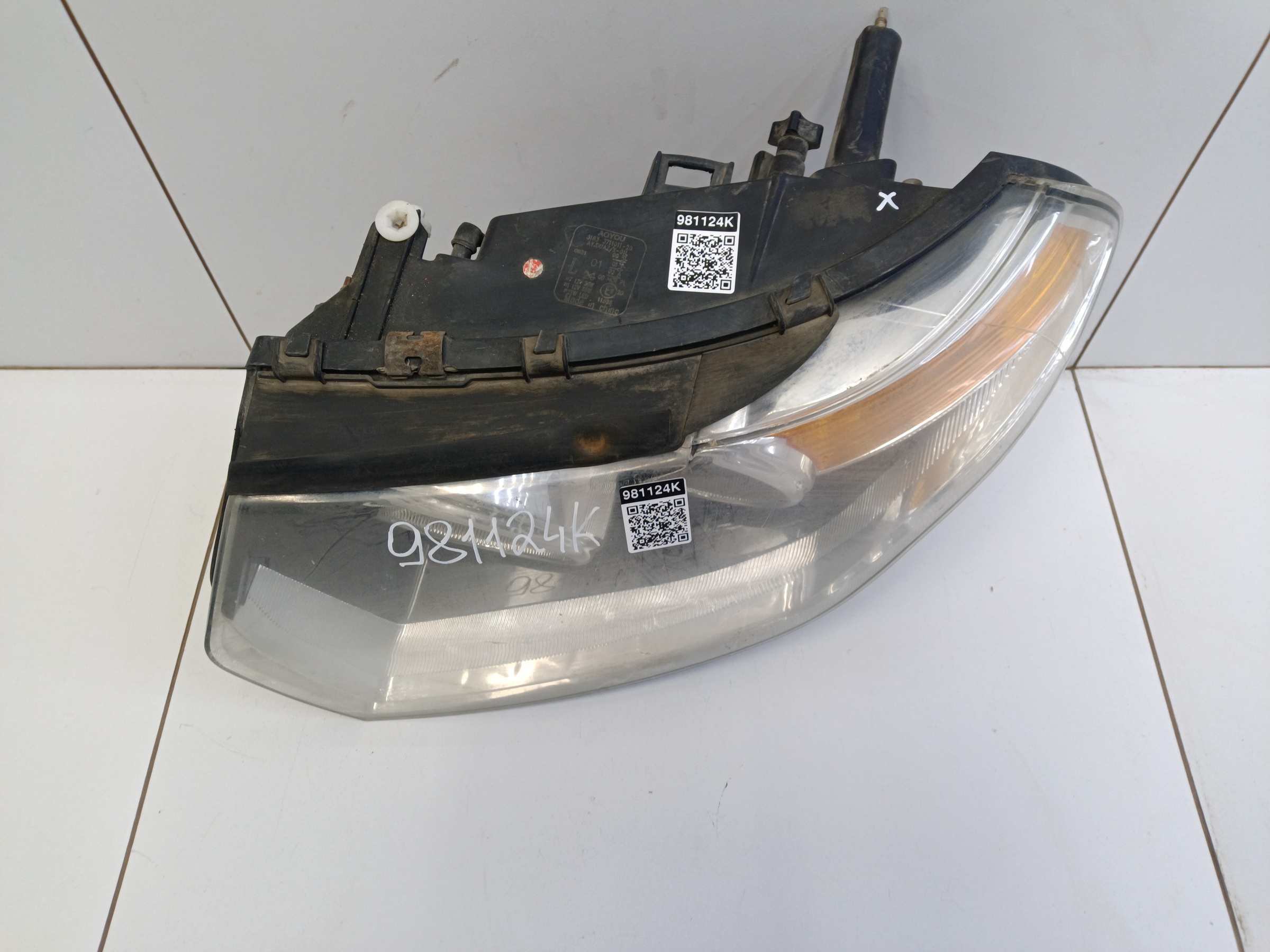 Фара передняя левая UAZ Patriot Restail 2 галоген с ДХО