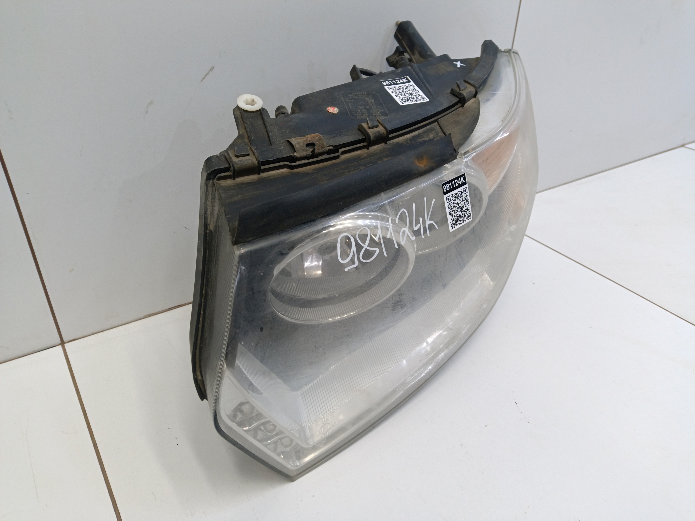 Фара передняя левая UAZ Patriot Restail 2 галоген с ДХО