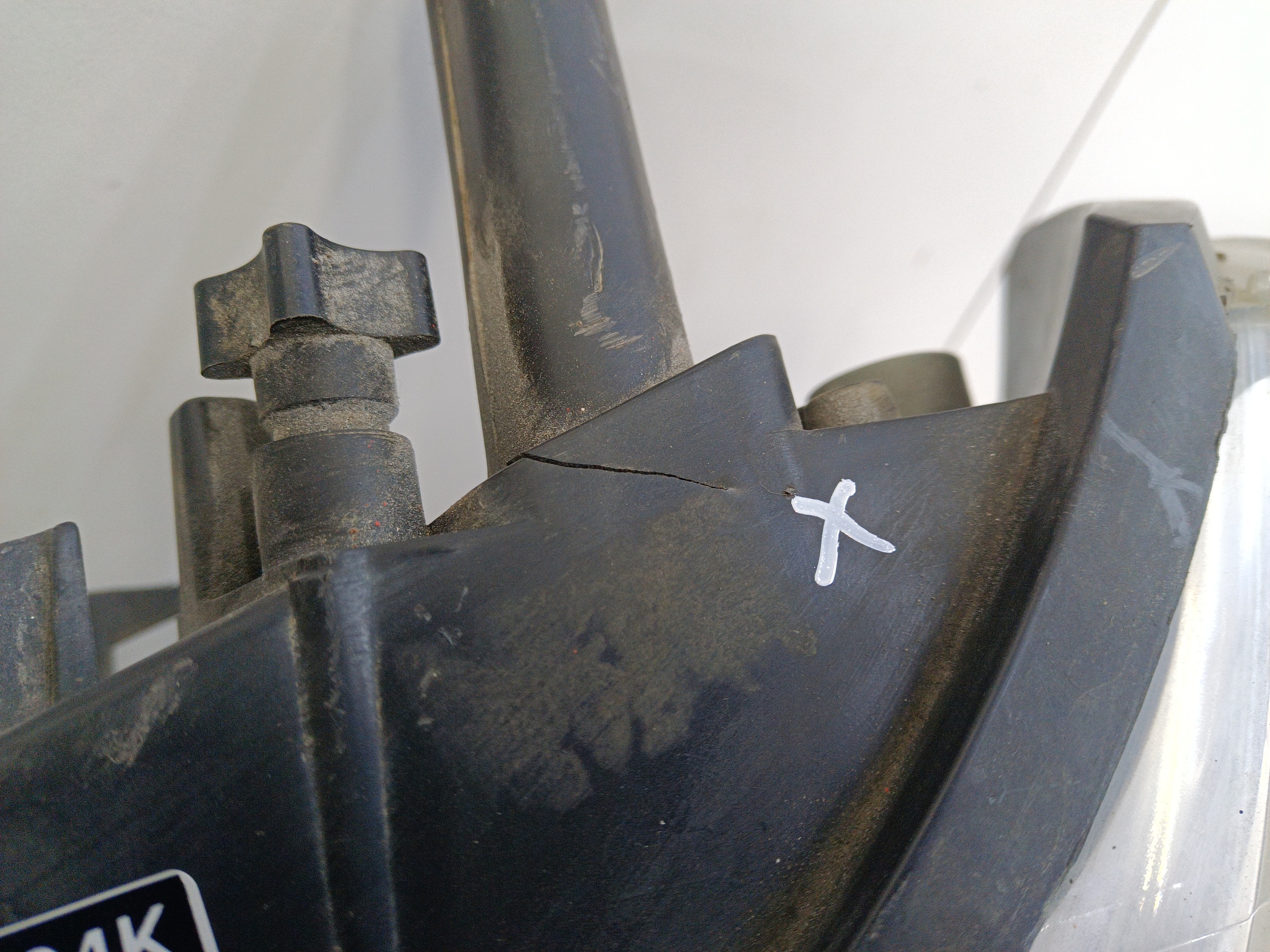 Фара передняя левая UAZ Patriot Restail 2 галоген с ДХО