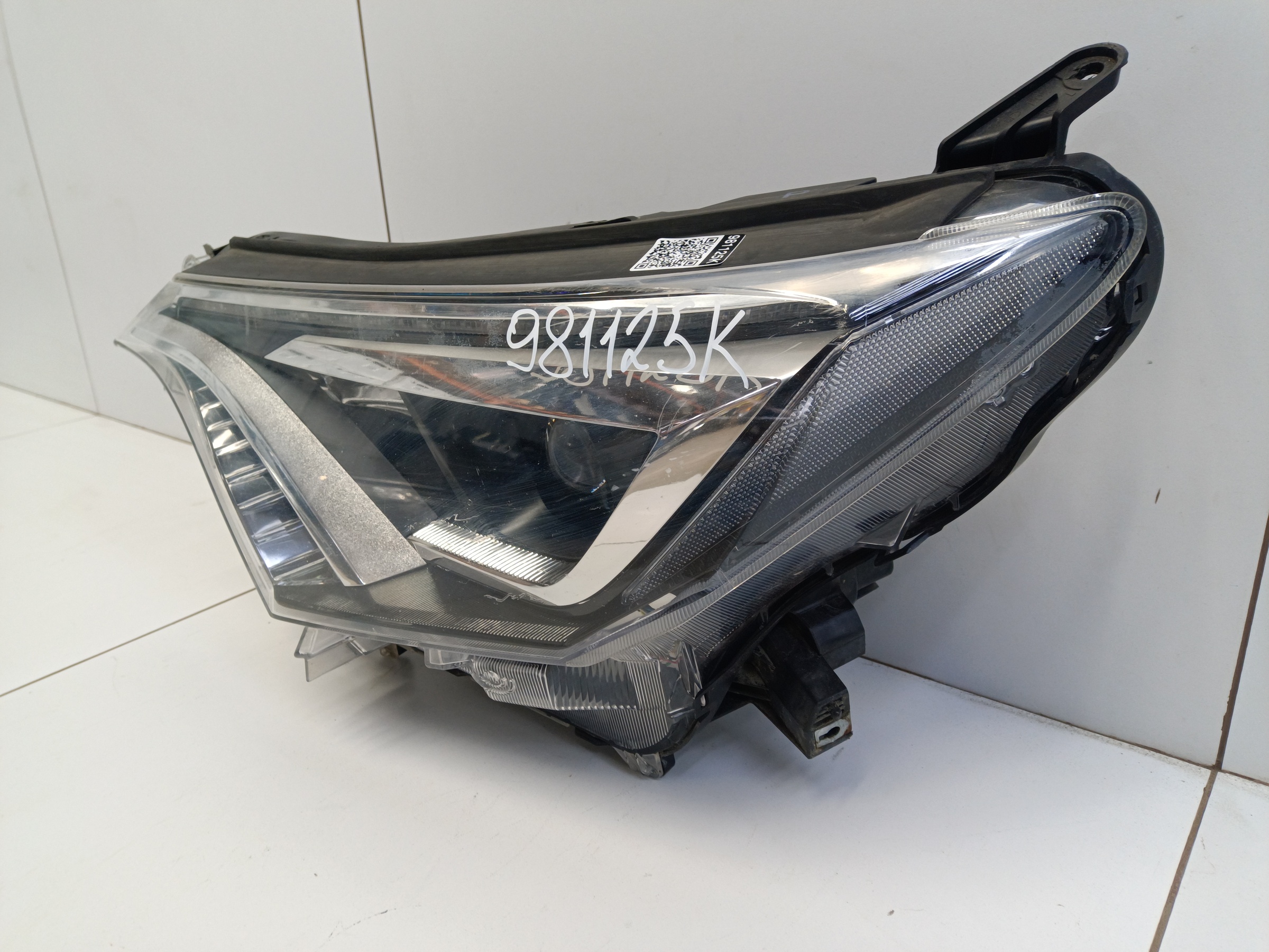 Фара передняя левая Toyota RAV4 CA40 Restail LED