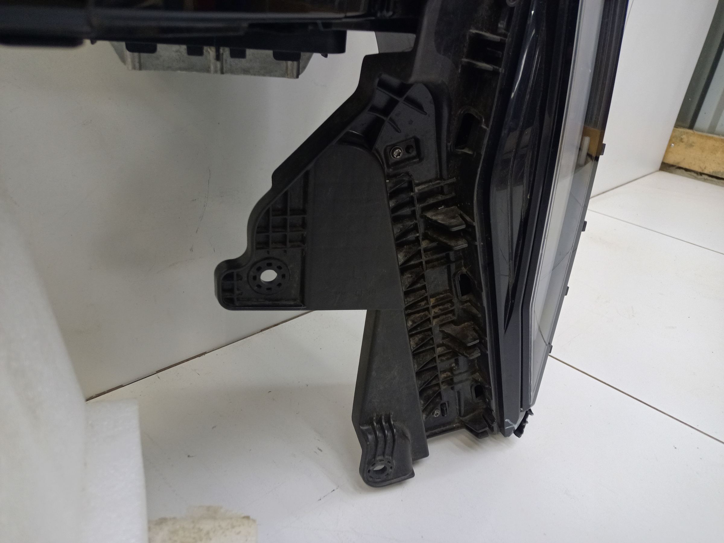 Фара передняя левая Geely Atlas 2 LED