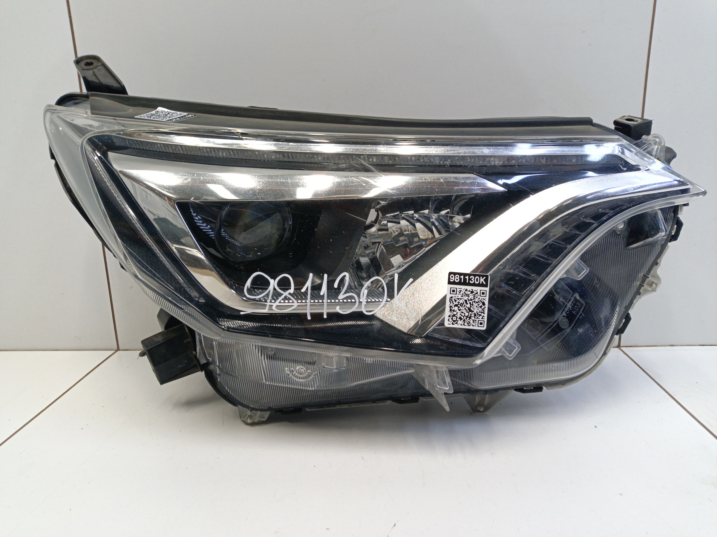 Фара передняя правая Toyota RAV4 CA40 Restail LED