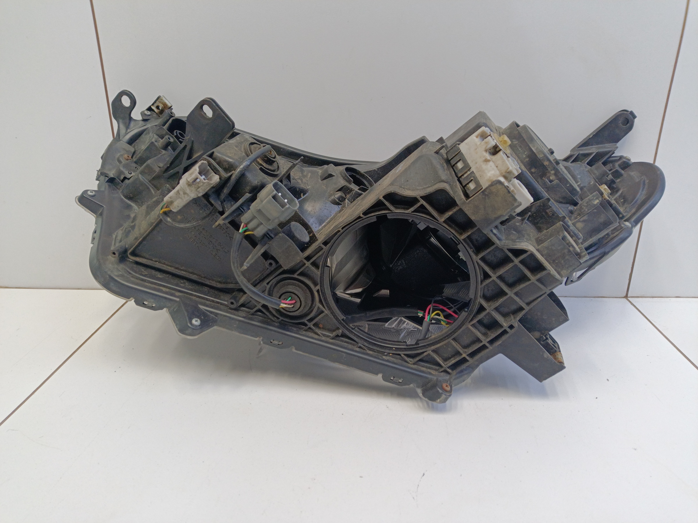 Фара передняя правая Toyota RAV4 CA40 Restail LED