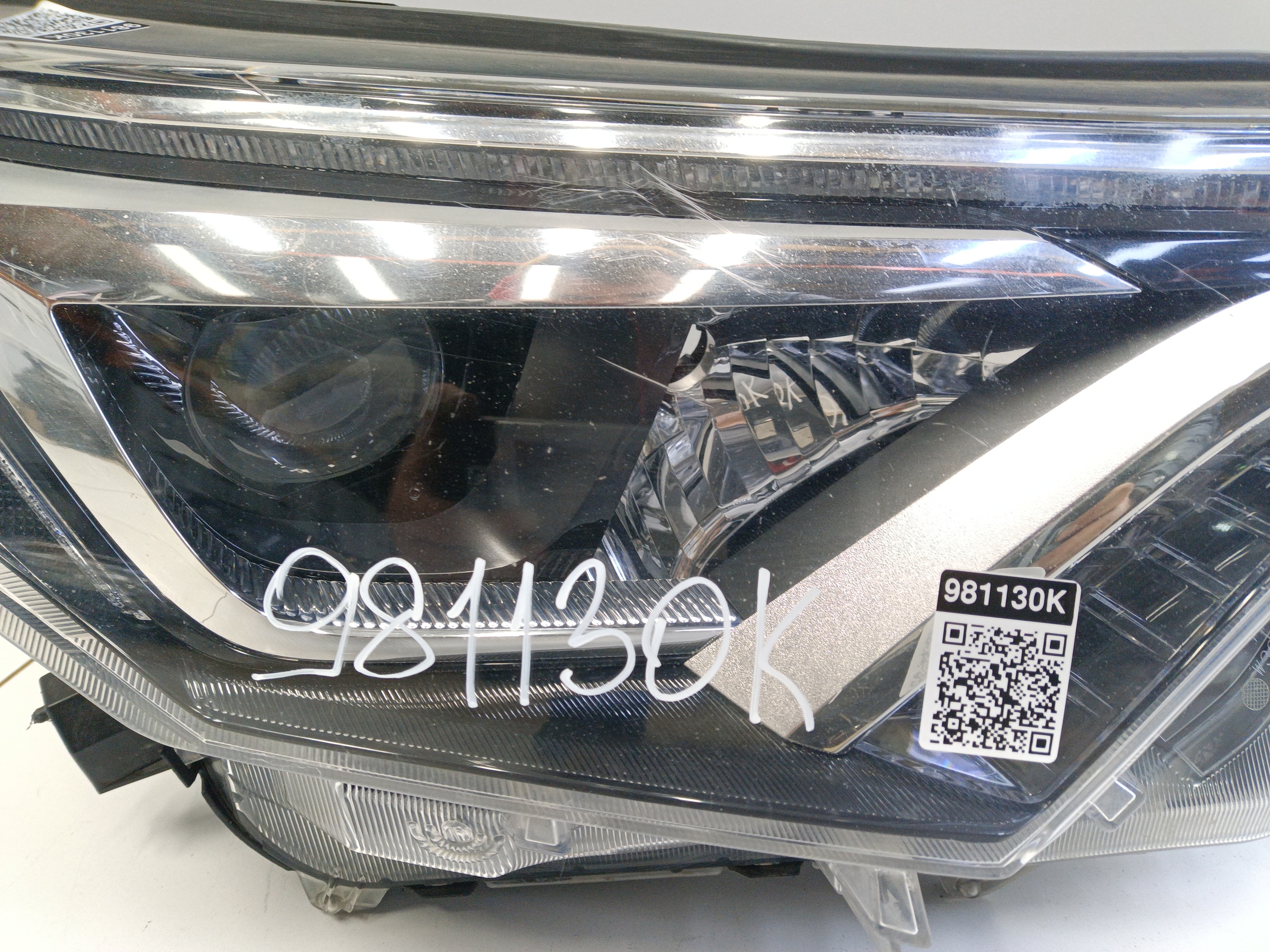 Фара передняя правая Toyota RAV4 CA40 Restail LED