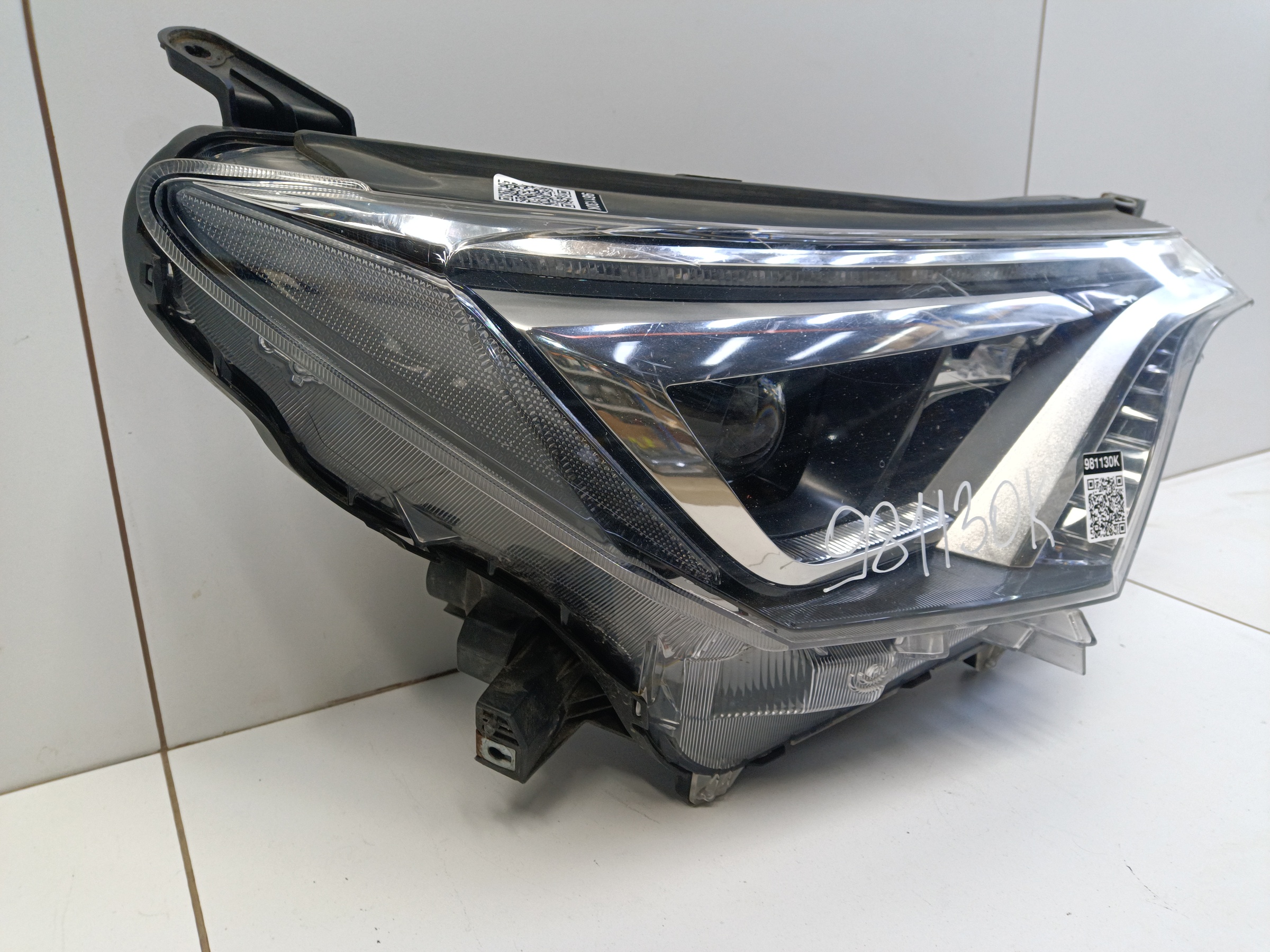 Фара передняя правая Toyota RAV4 CA40 Restail LED