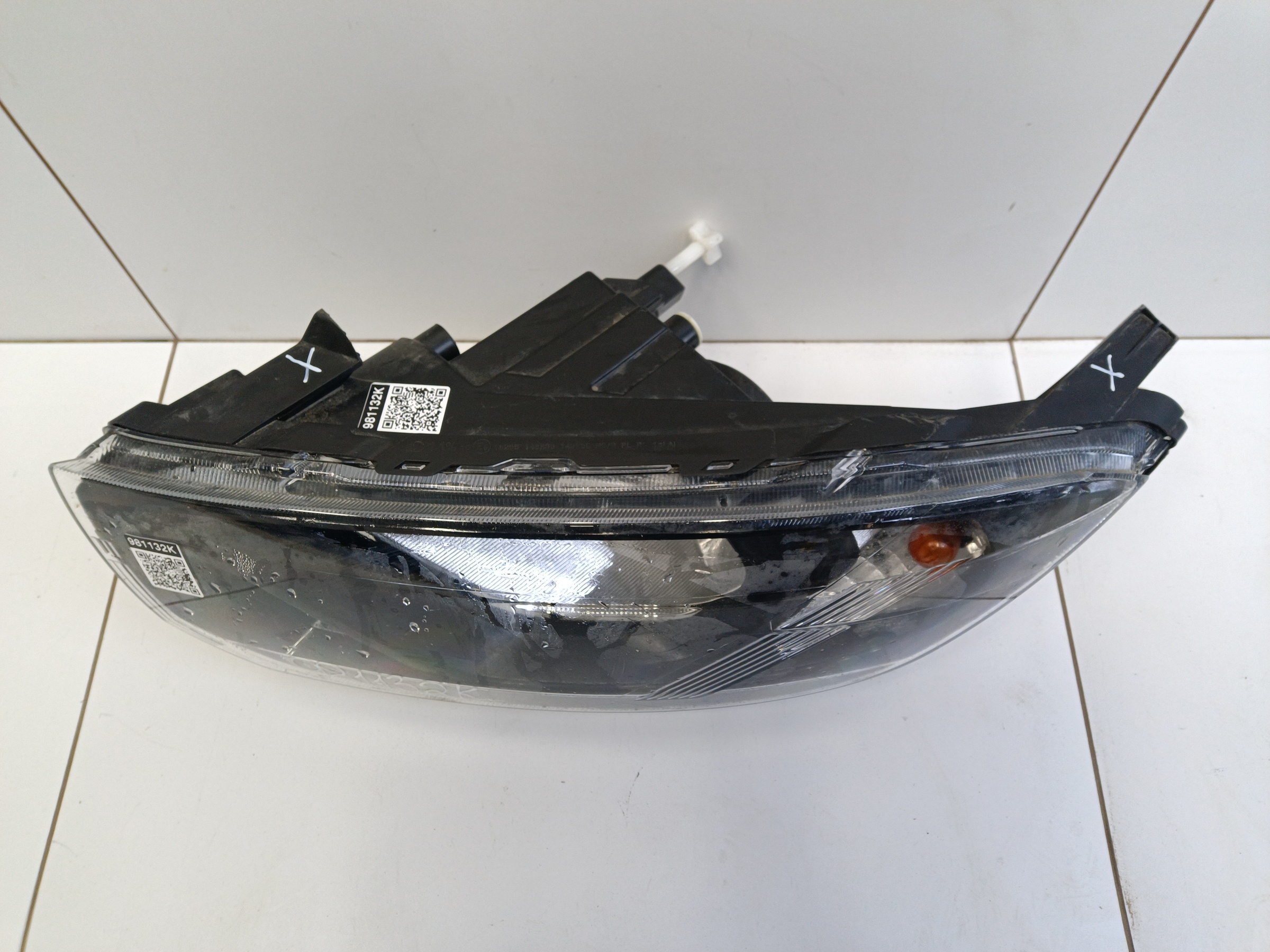 Фара передняя левая Lada Granta 1 Restail галоген с корректором