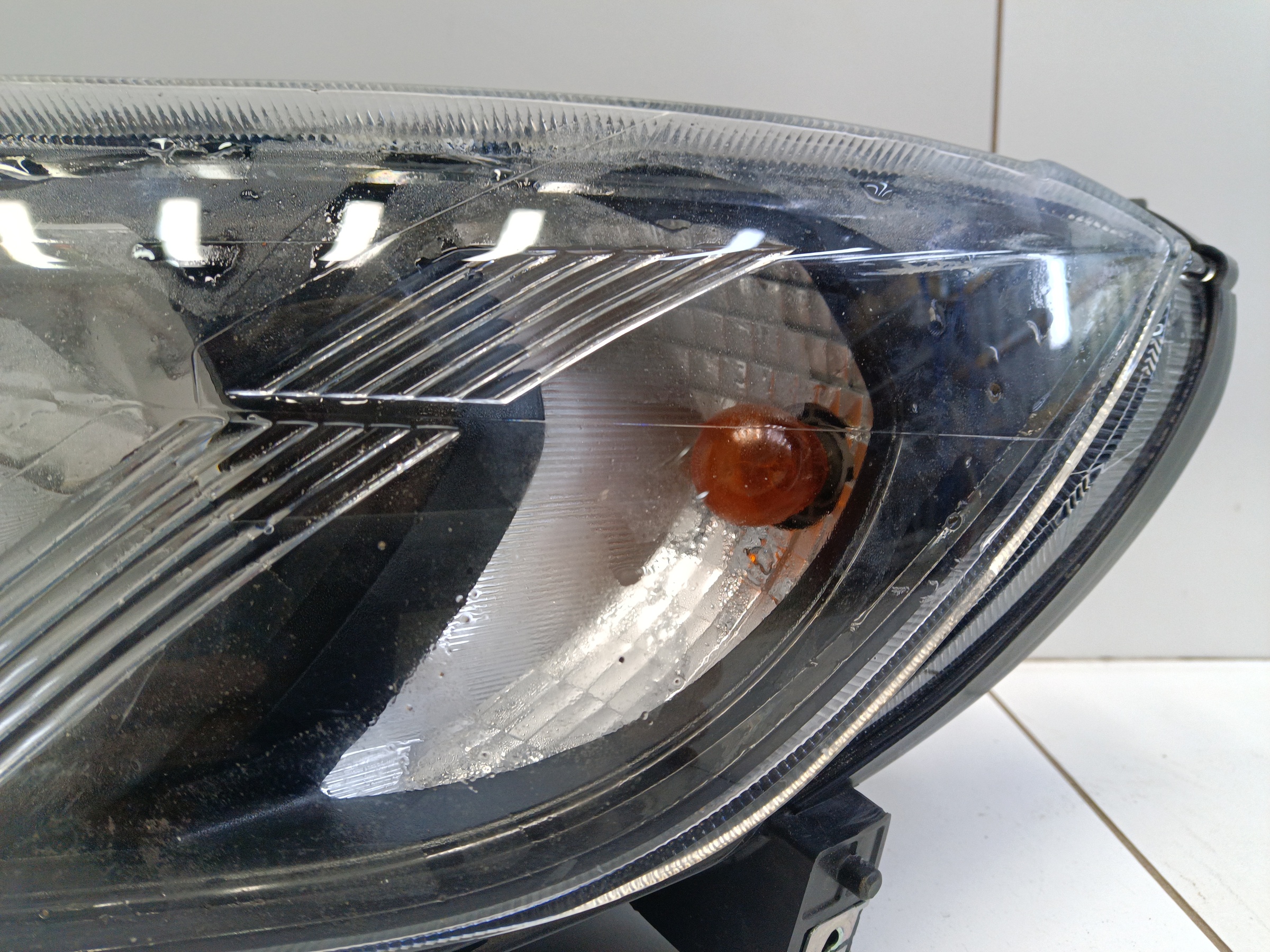 Фара передняя левая Lada Granta 1 Restail галоген с корректором