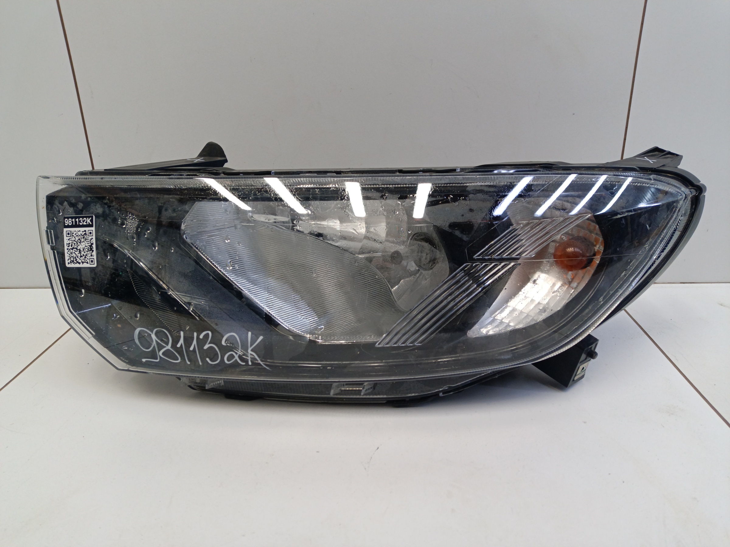 Фара передняя левая Lada Granta 1 Restail галоген с корректором