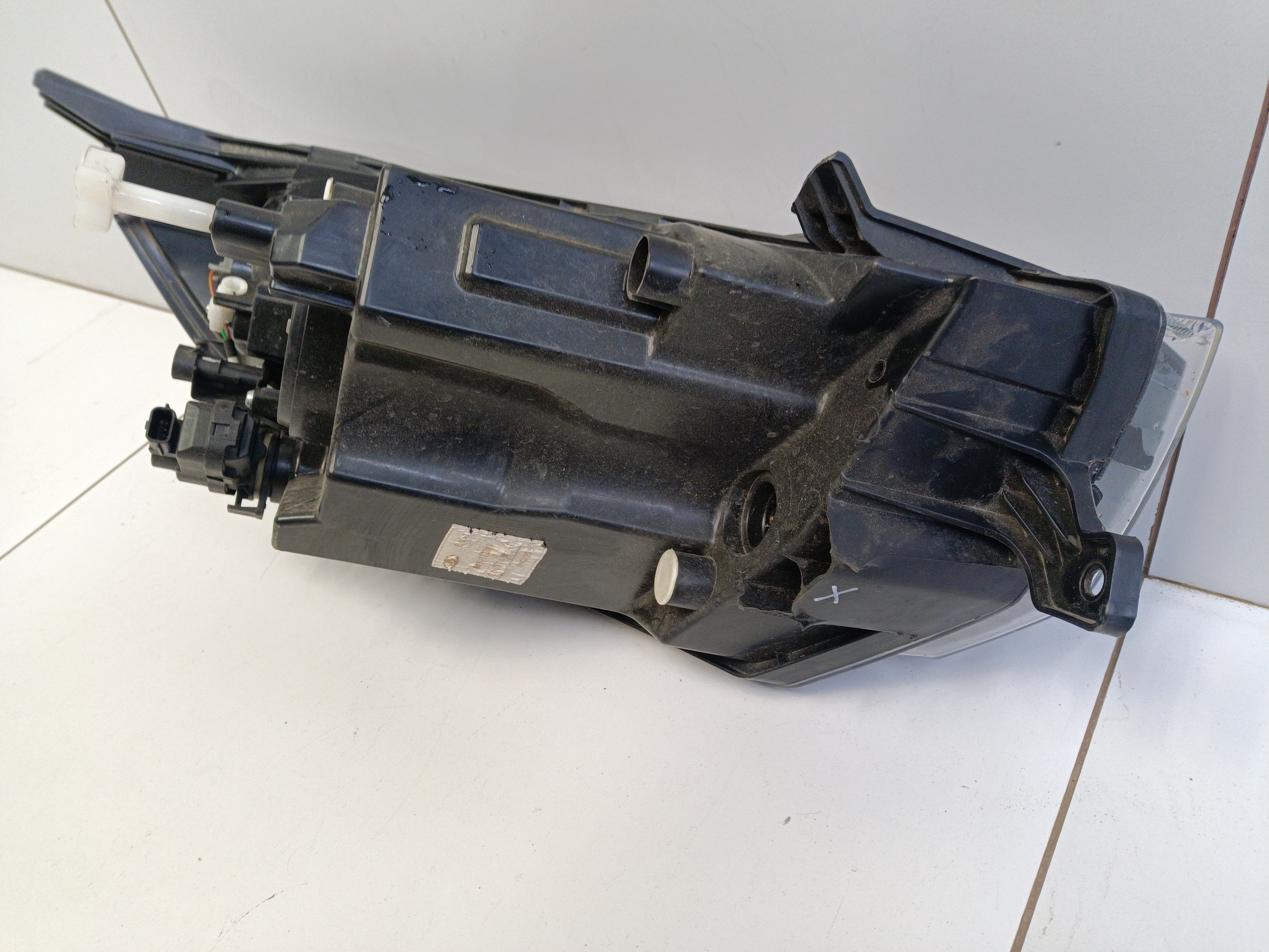 Фара передняя левая Lada Granta 1 Restail галоген с корректором