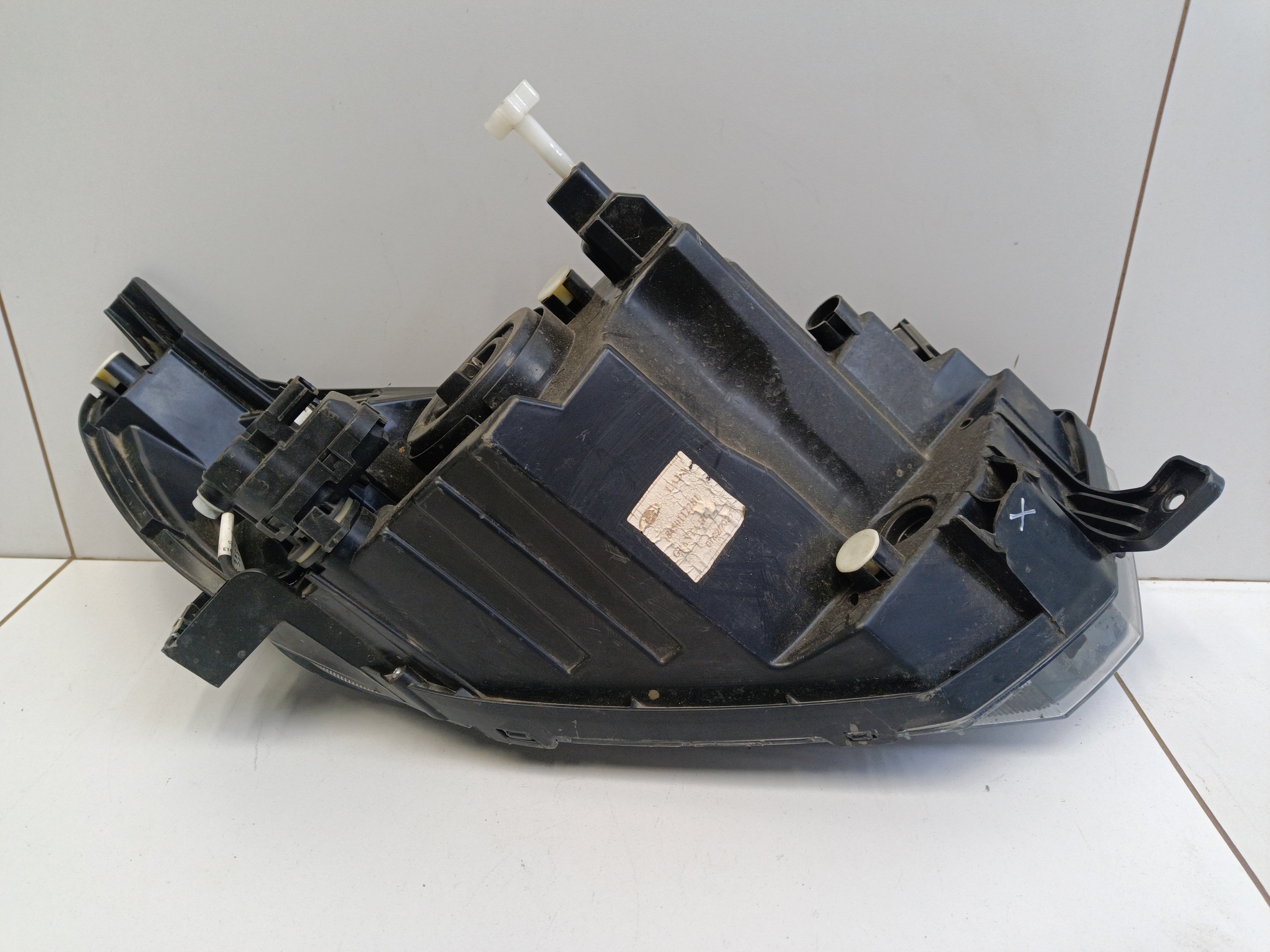 Фара передняя левая Lada Granta 1 Restail галоген с корректором