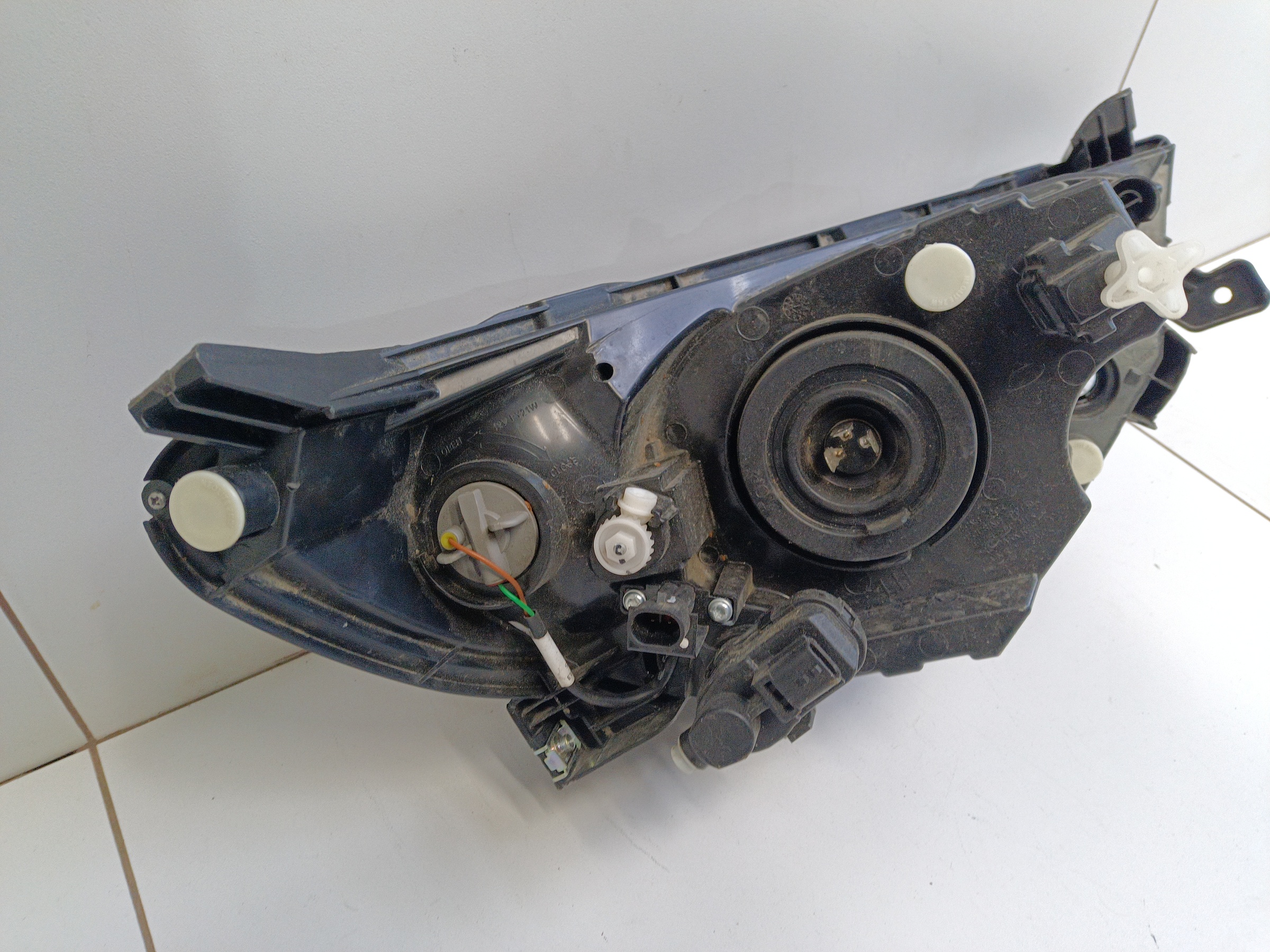 Фара передняя левая Lada Granta 1 Restail галоген с корректором