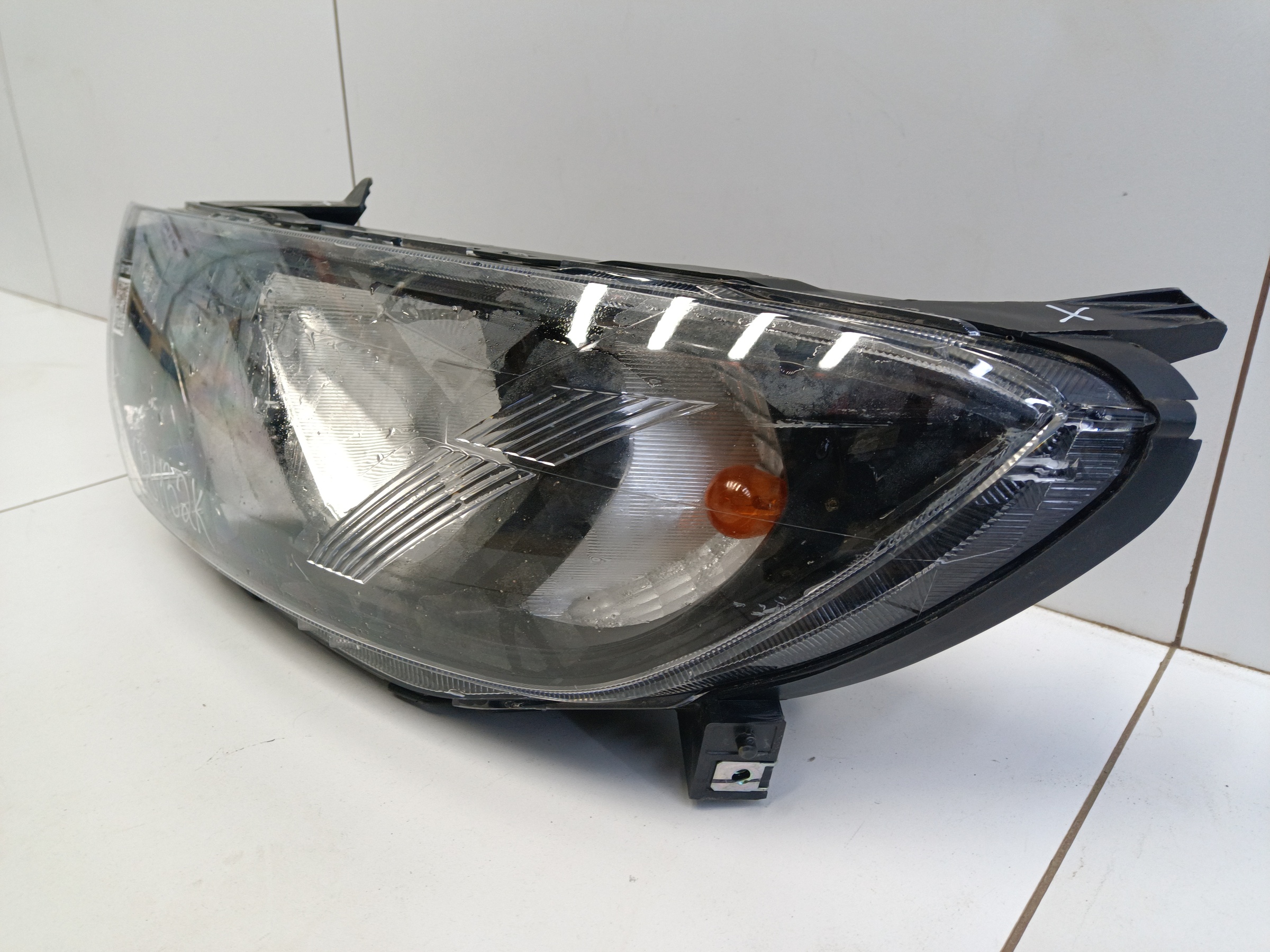 Фара передняя левая Lada Granta 1 Restail галоген с корректором