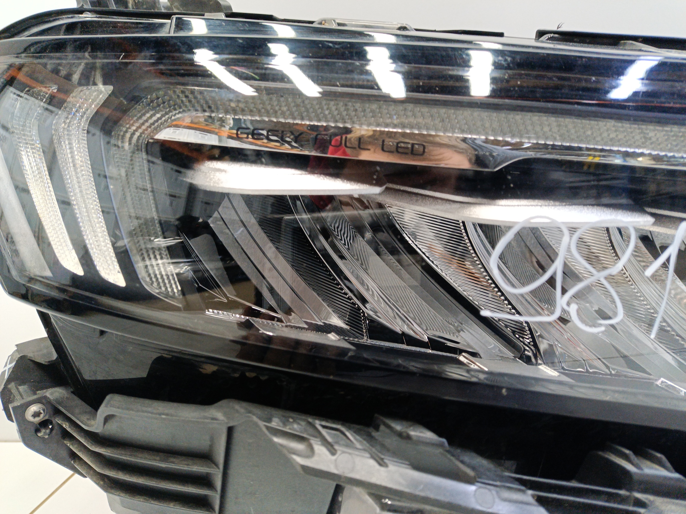 Фара передняя правая Geely Tugella Full LED