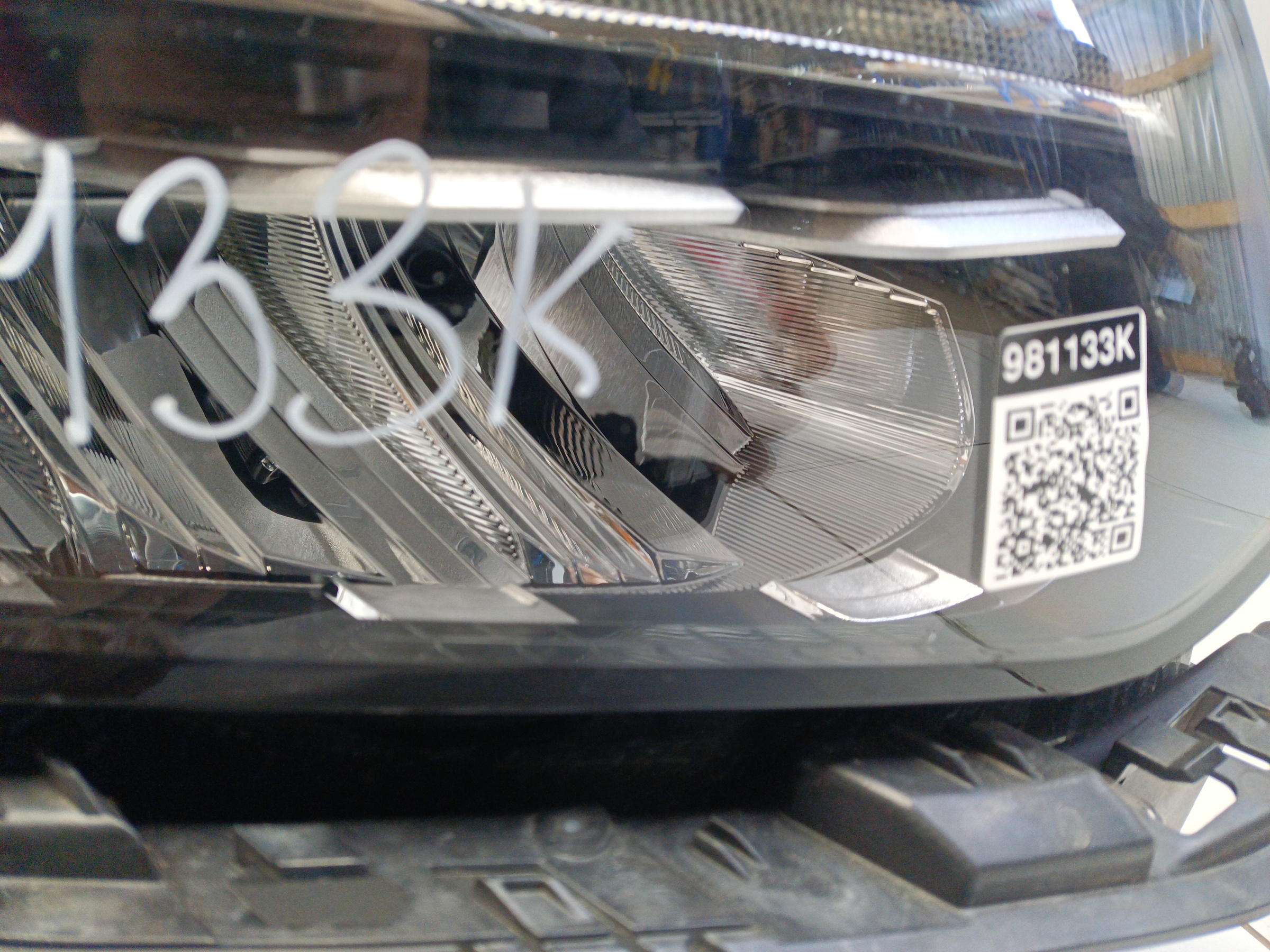 Фара передняя правая Geely Tugella Full LED