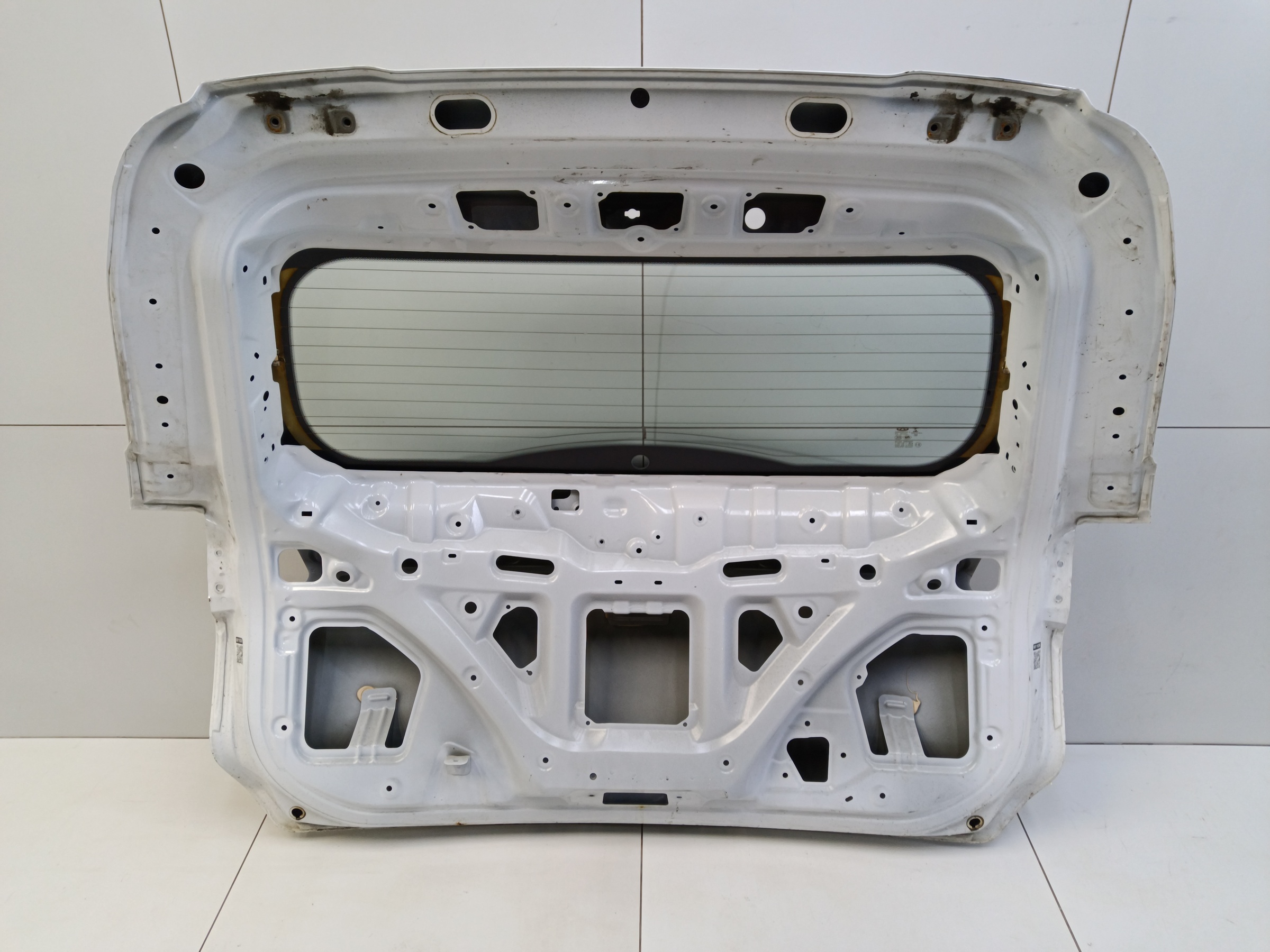 Крышка багажника Chery Tiggo 8