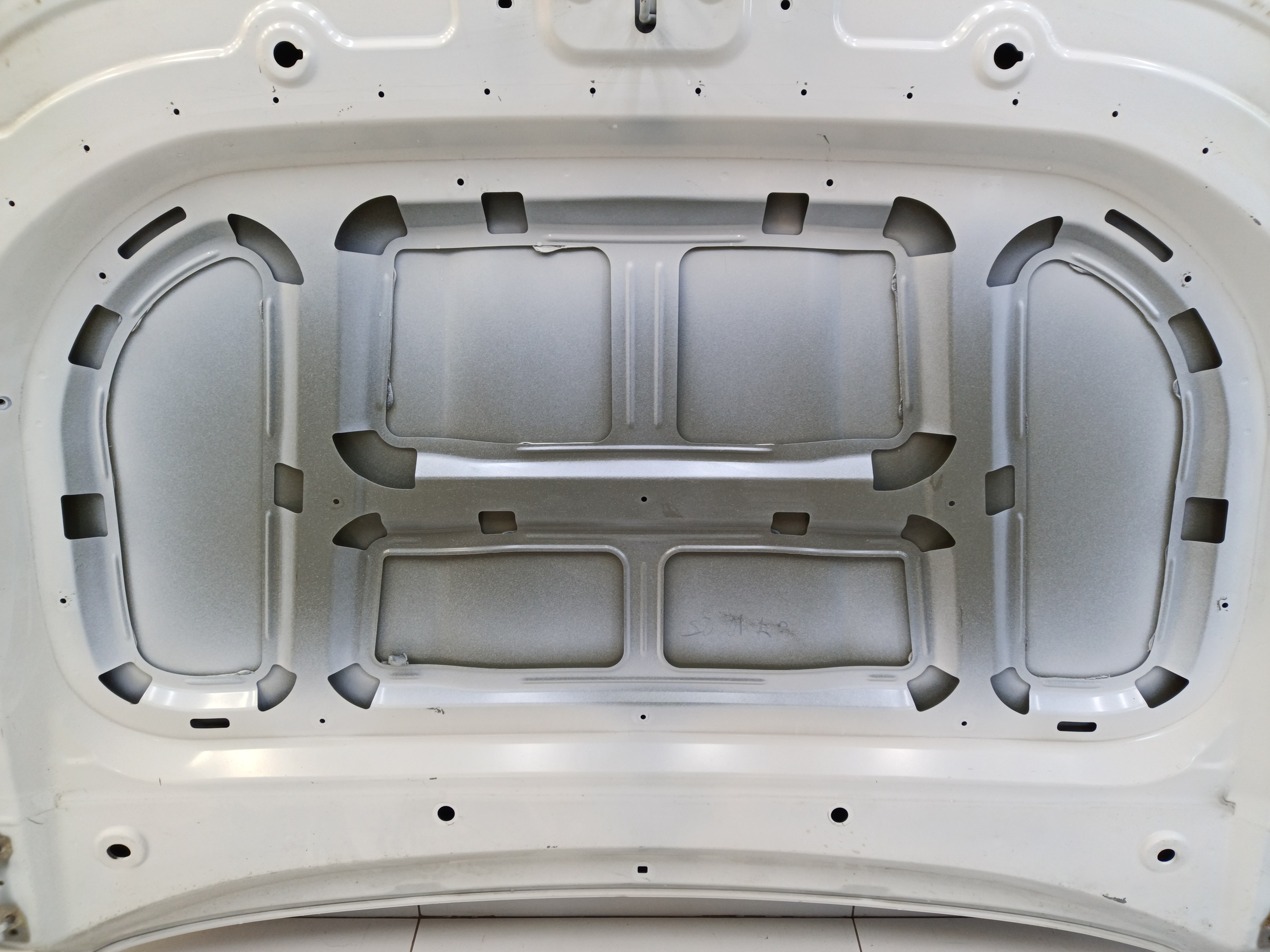 Капот Geely Tugella