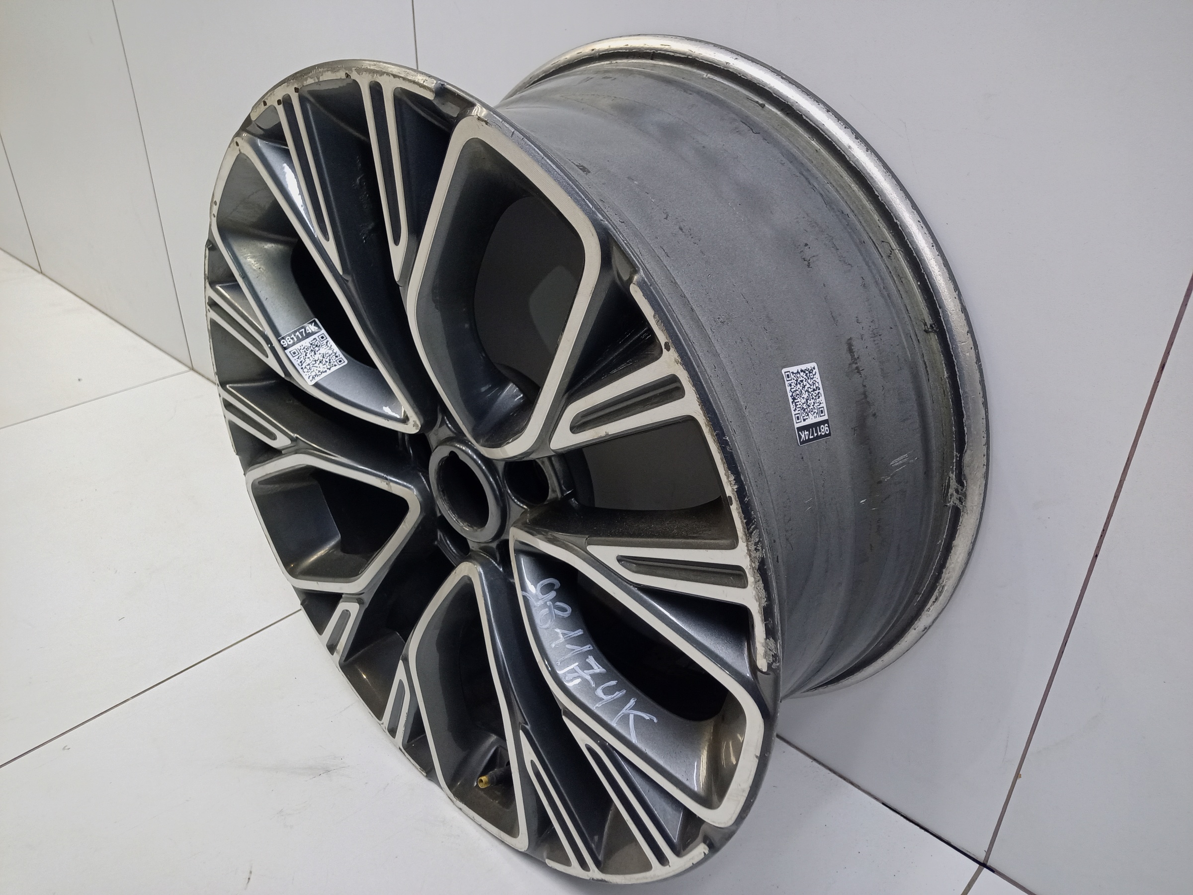 Диск колеса литой Kia Stinger R19