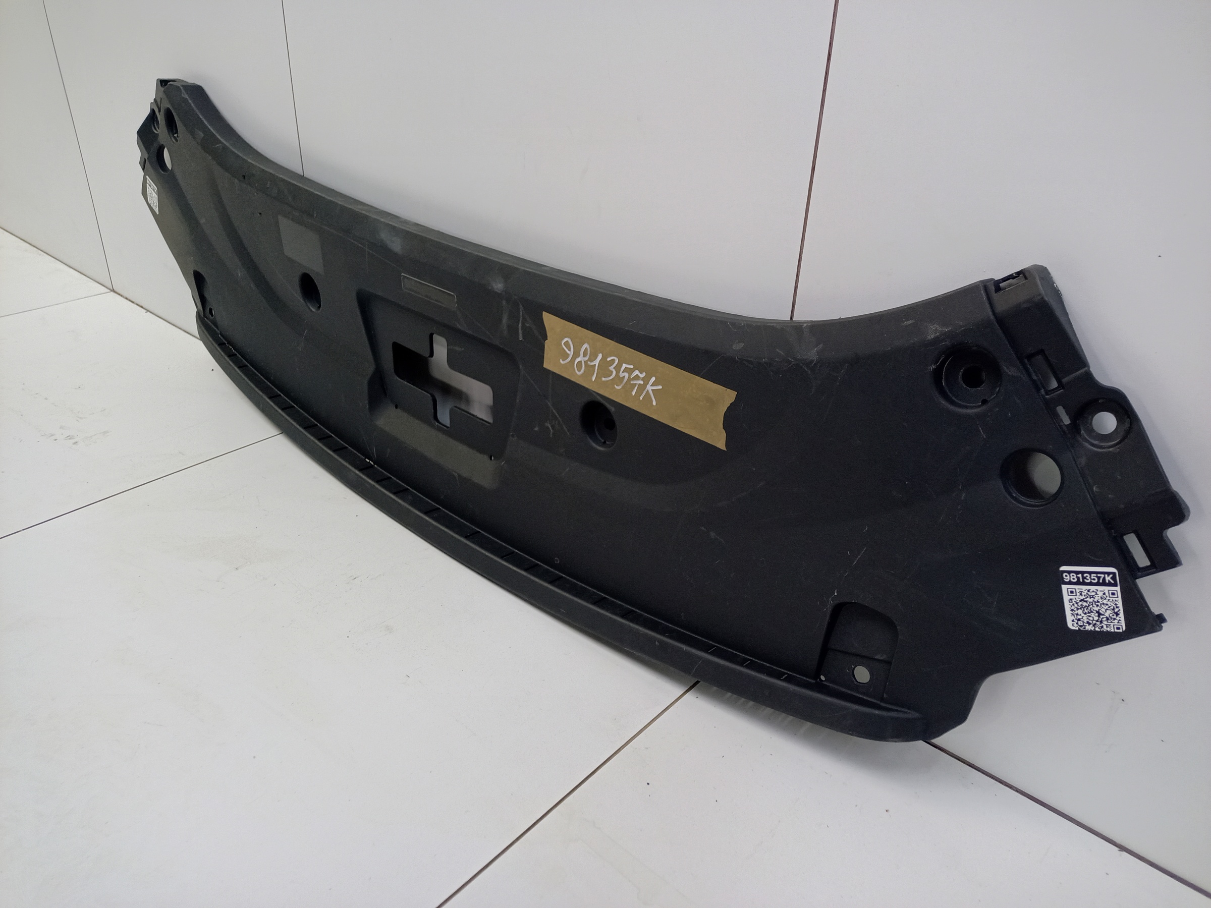 Накладка передней панели Geely Monjaro