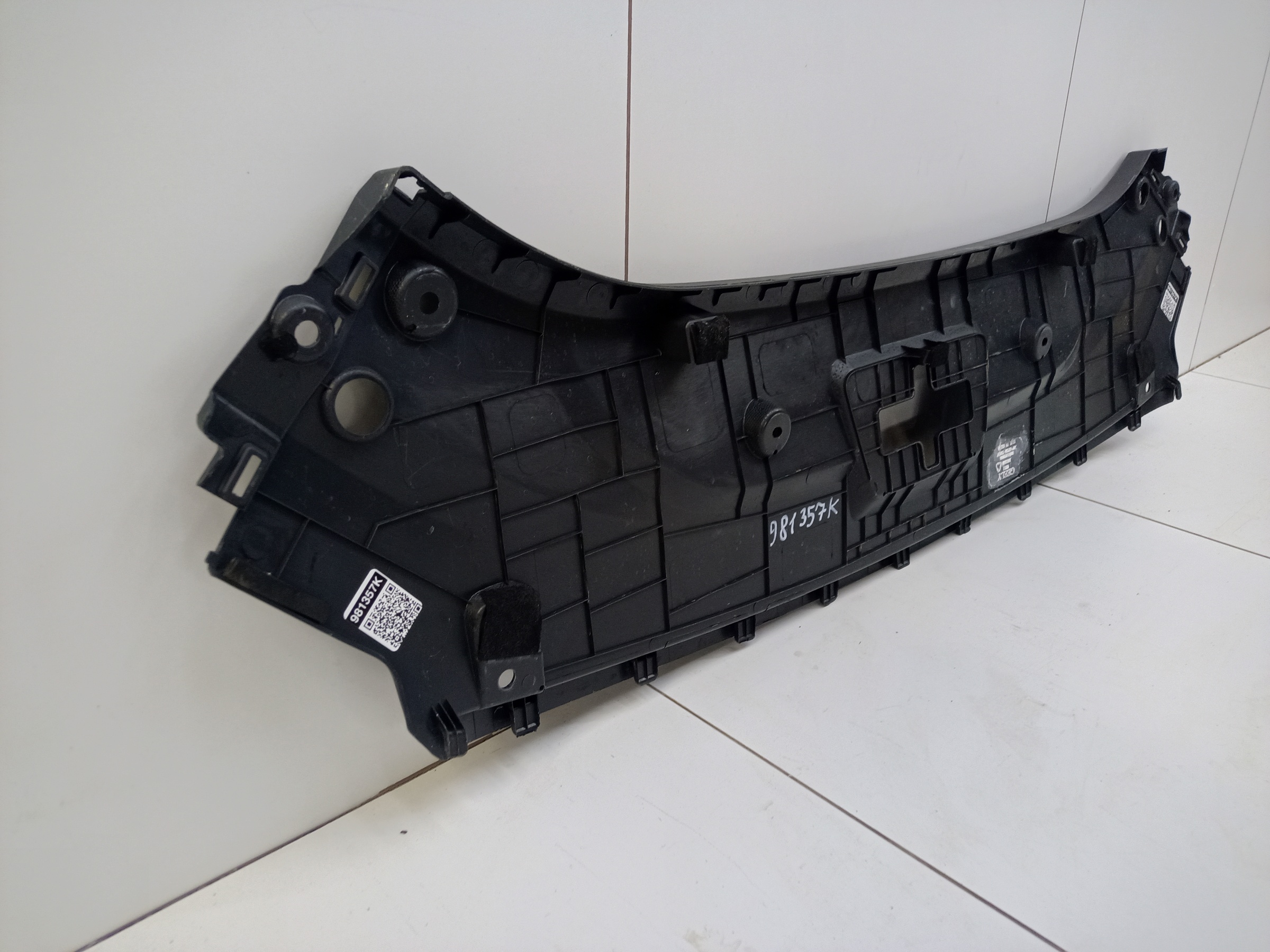 Накладка передней панели Geely Monjaro