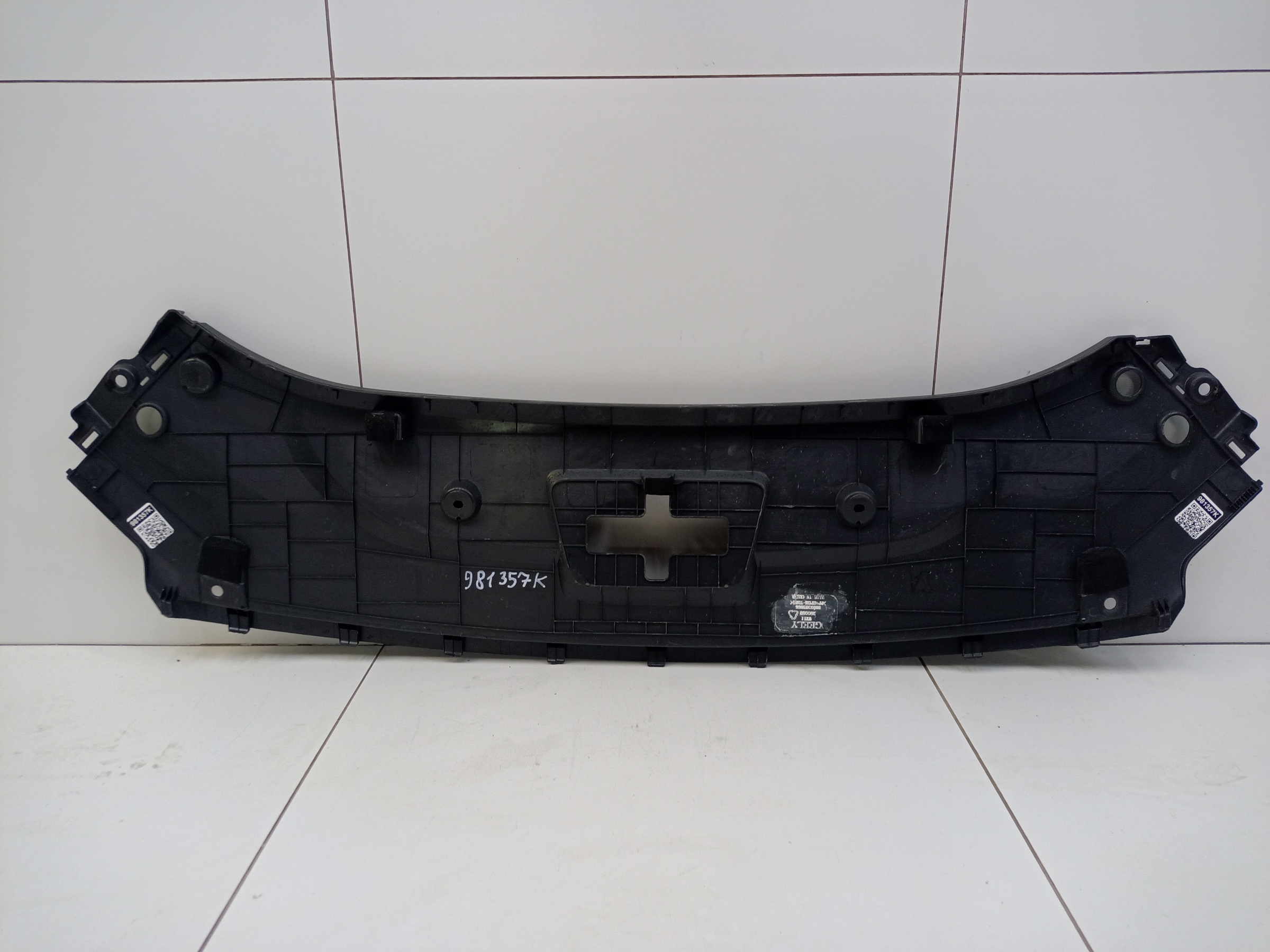 Накладка передней панели Geely Monjaro