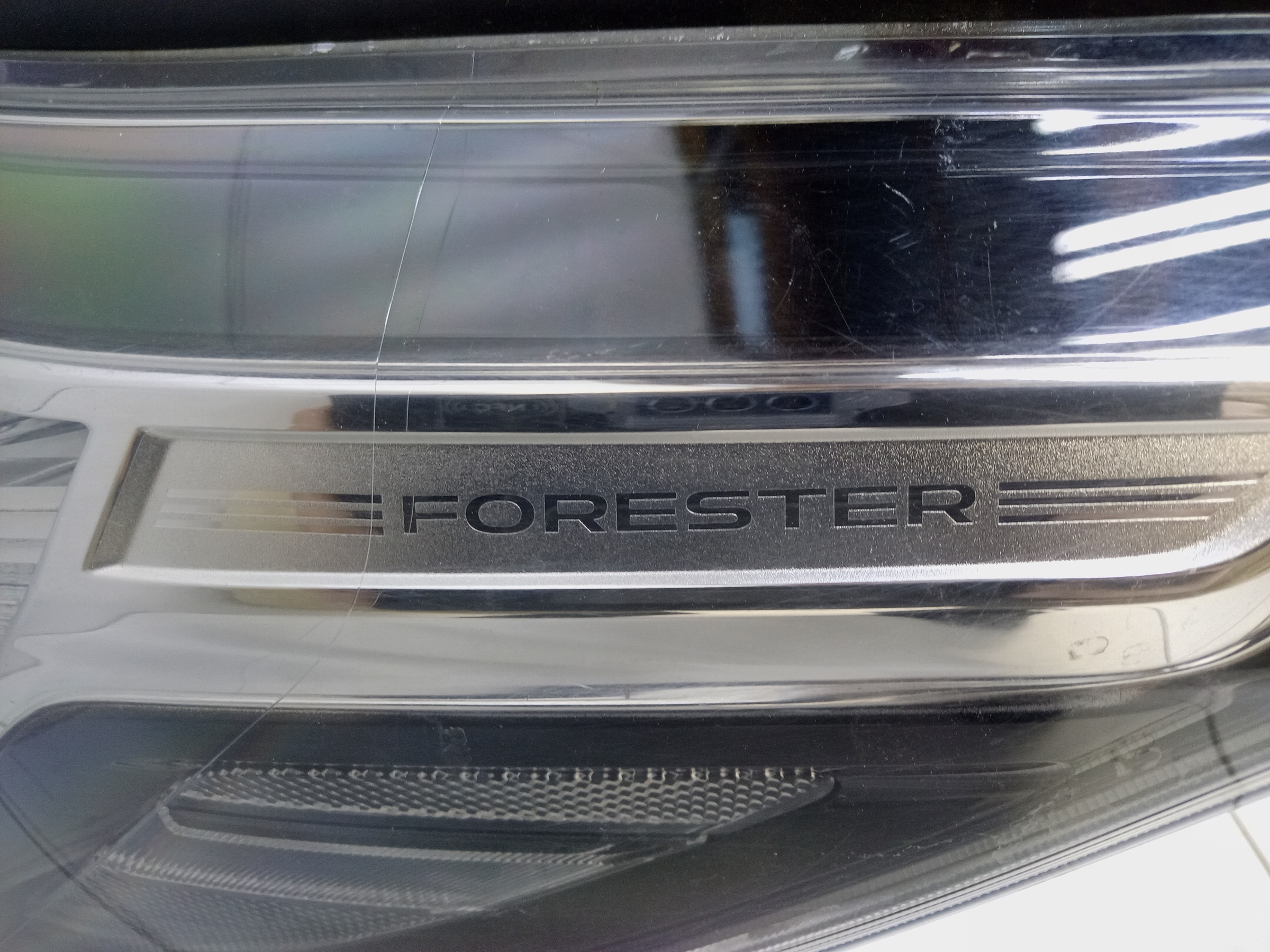 Фара передняя левая Subaru Forester 5 SK LED с ДХО