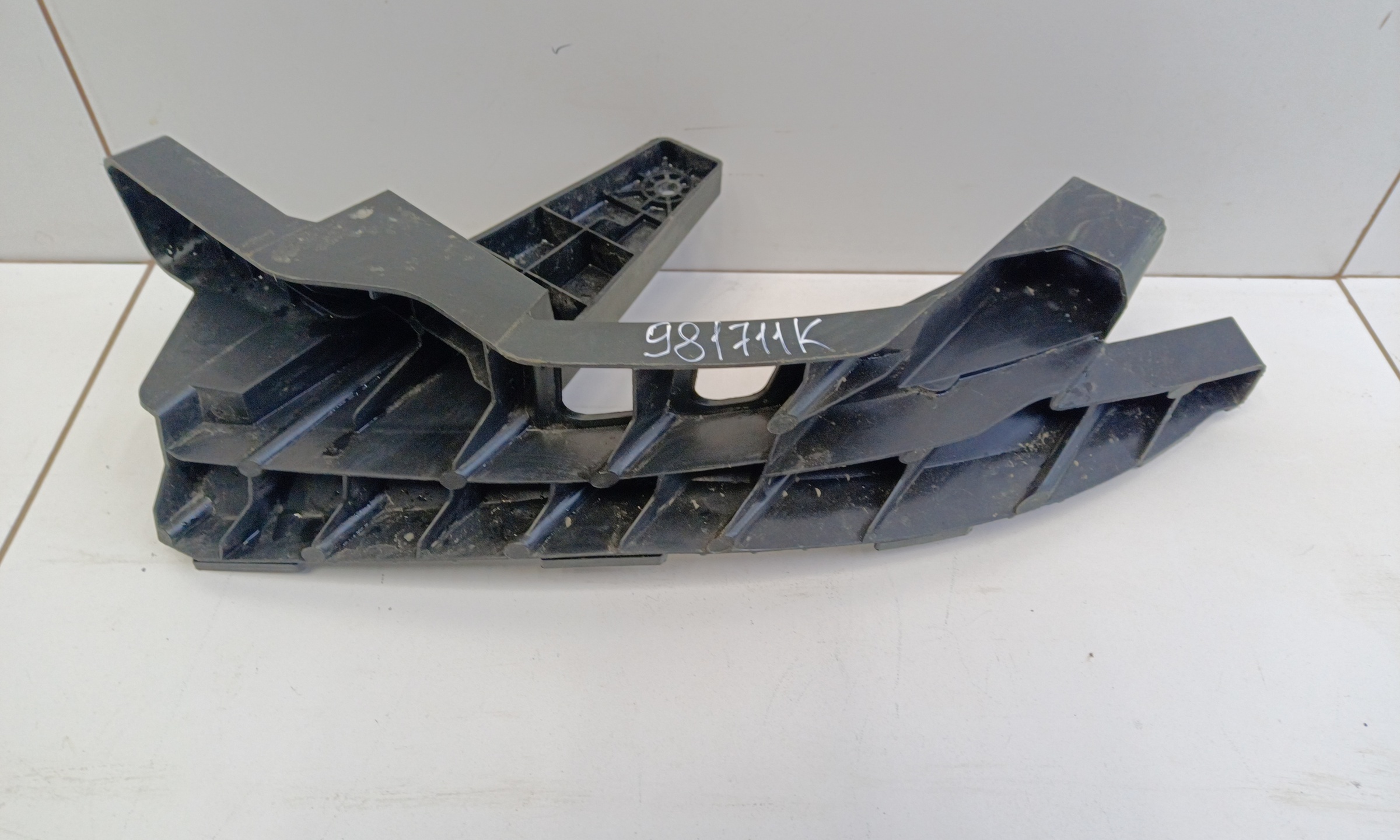 Кронштейн фары передней правой Haval F7