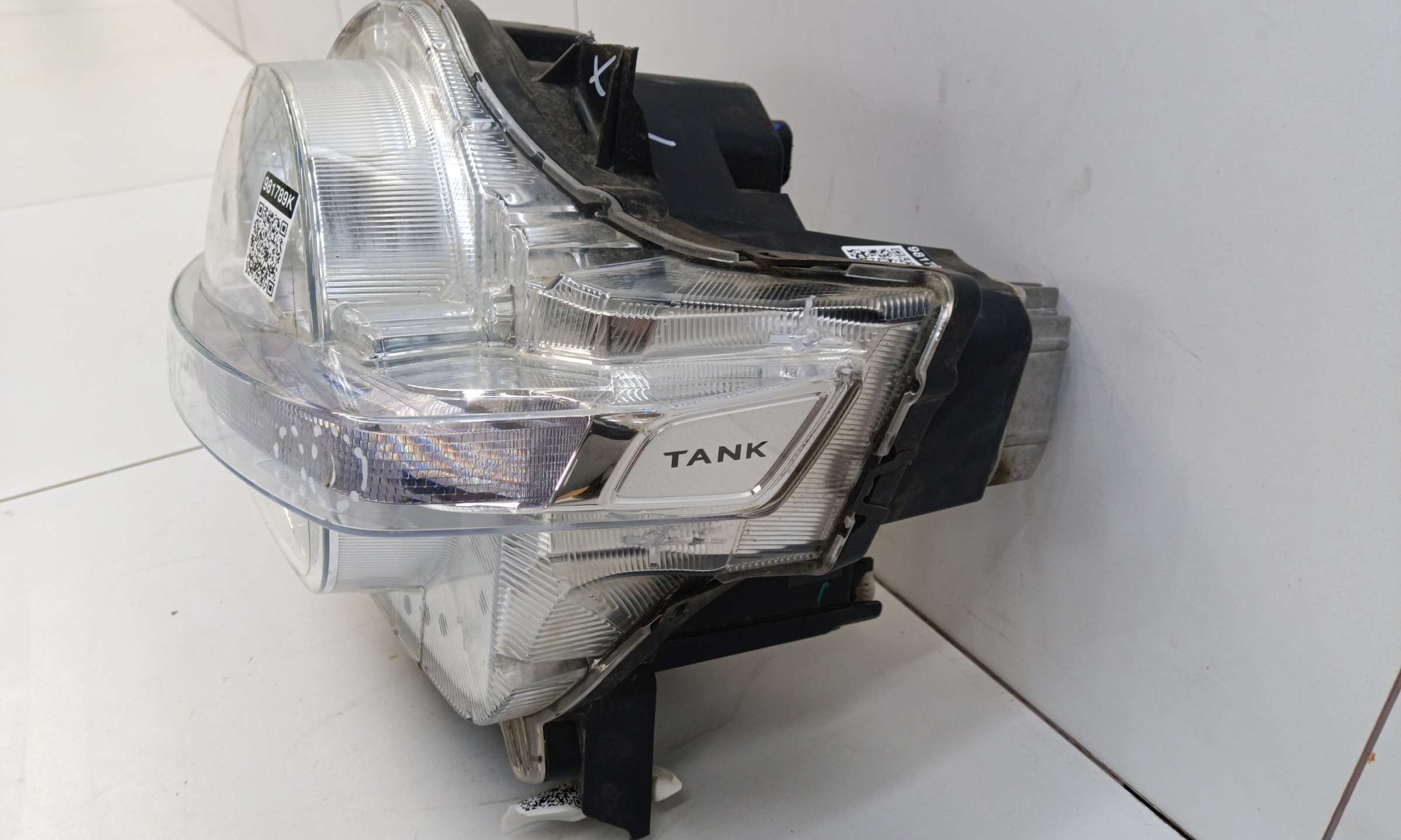 Фара передняя левая Tank 300 LED