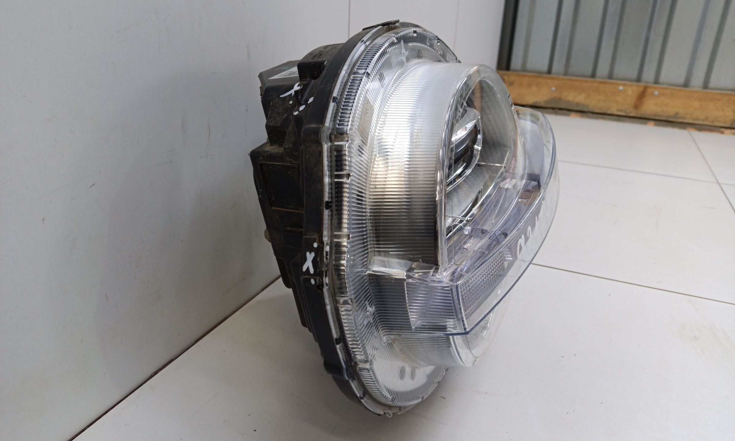 Фара передняя левая Tank 300 LED