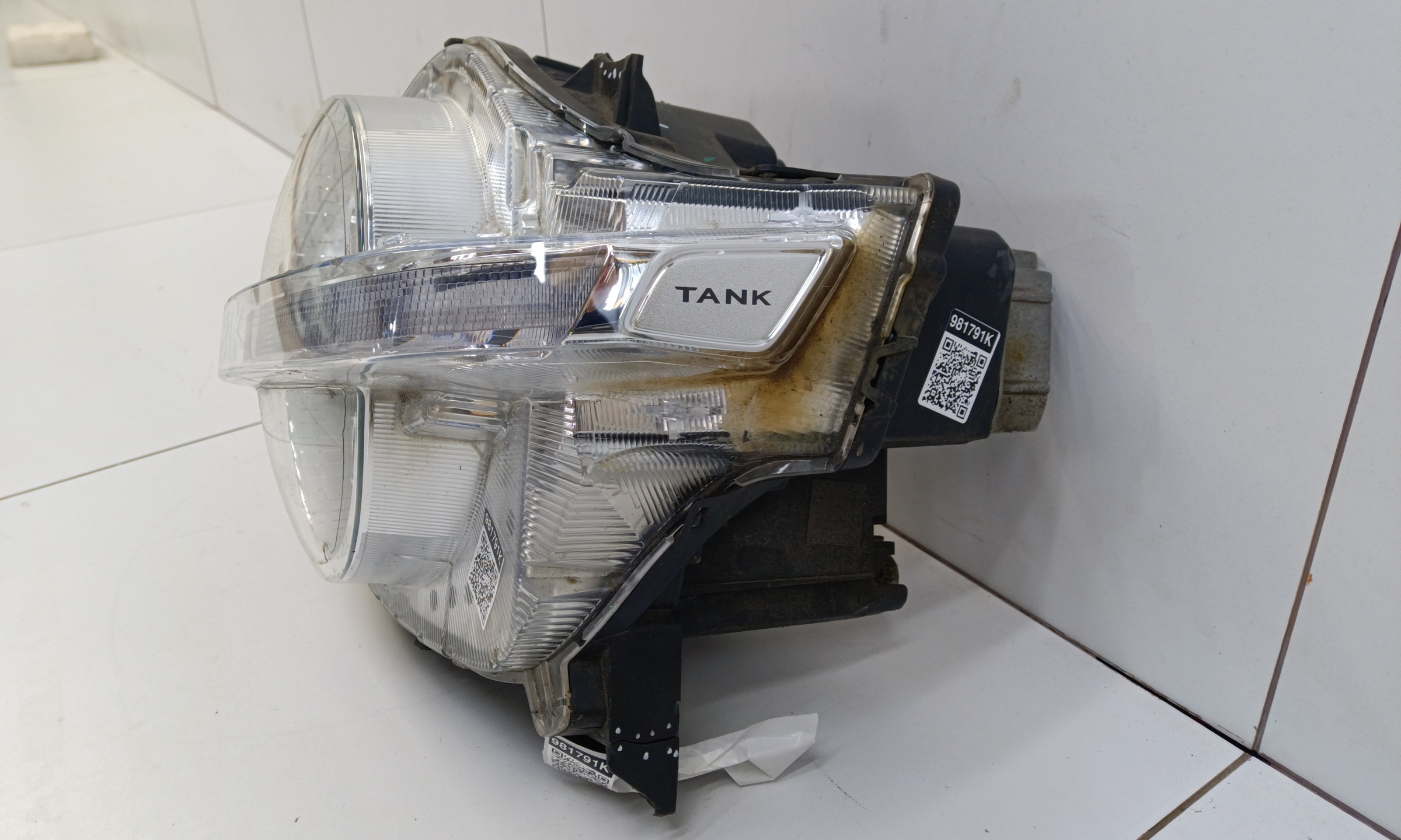 Фара передняя левая Tank 300 LED