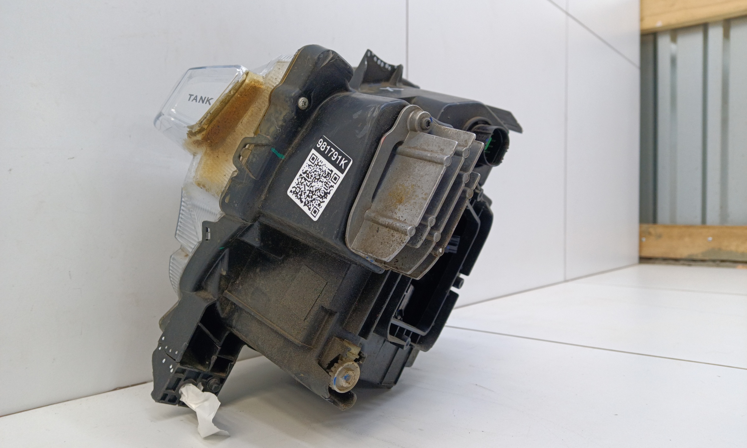 Фара передняя левая Tank 300 LED