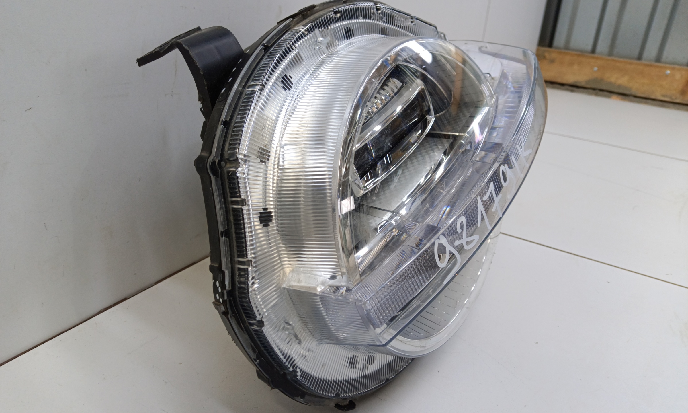 Фара передняя левая Tank 300 LED