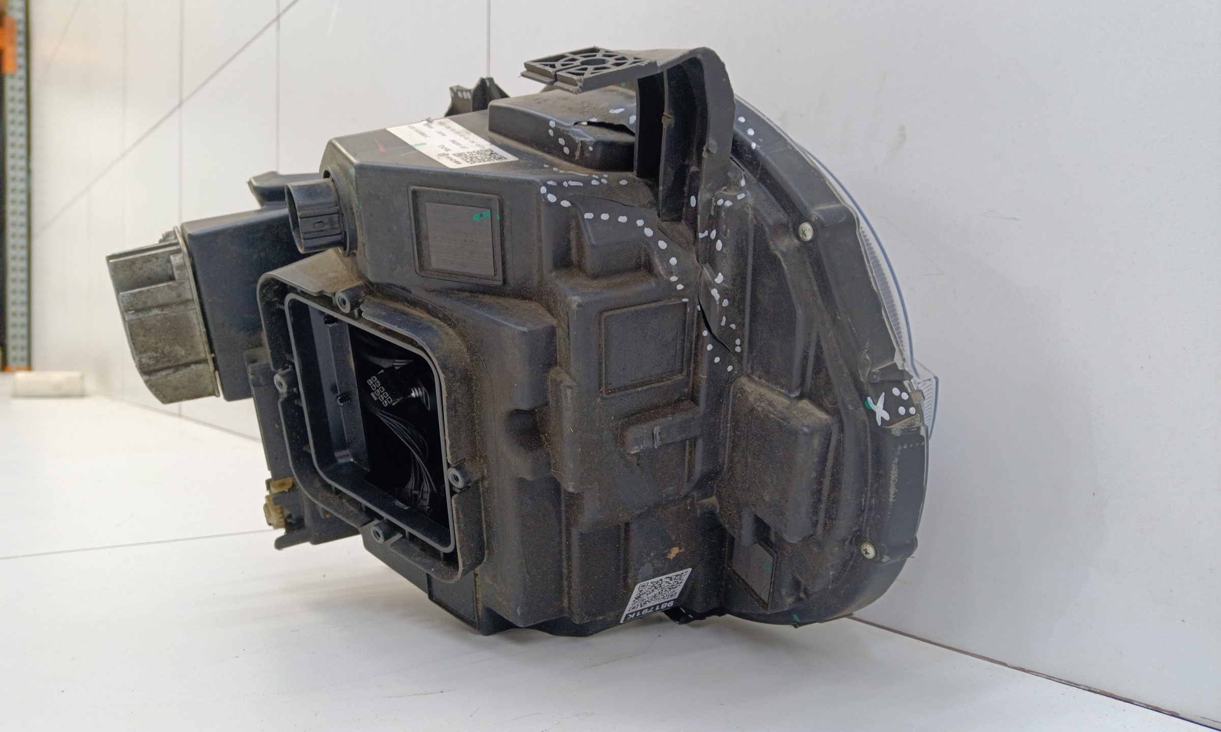 Фара передняя левая Tank 300 LED