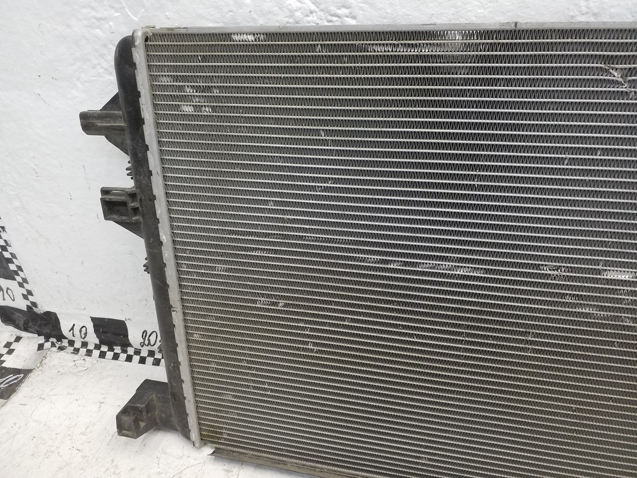 Радиатор охлаждения двигателя дополнительный Skoda Octavia A7