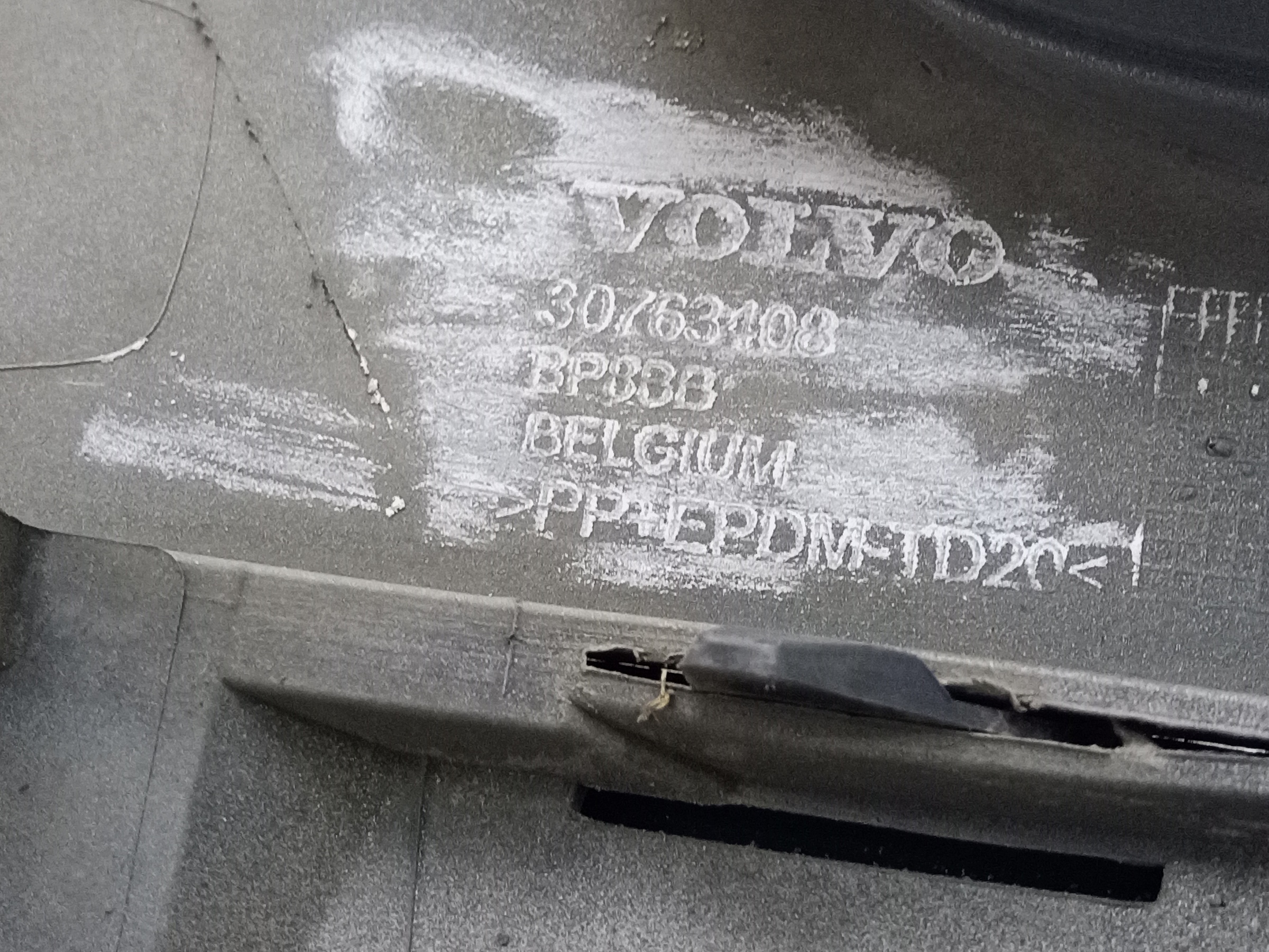 Бампер передний Volvo XC60 1 под омыватель