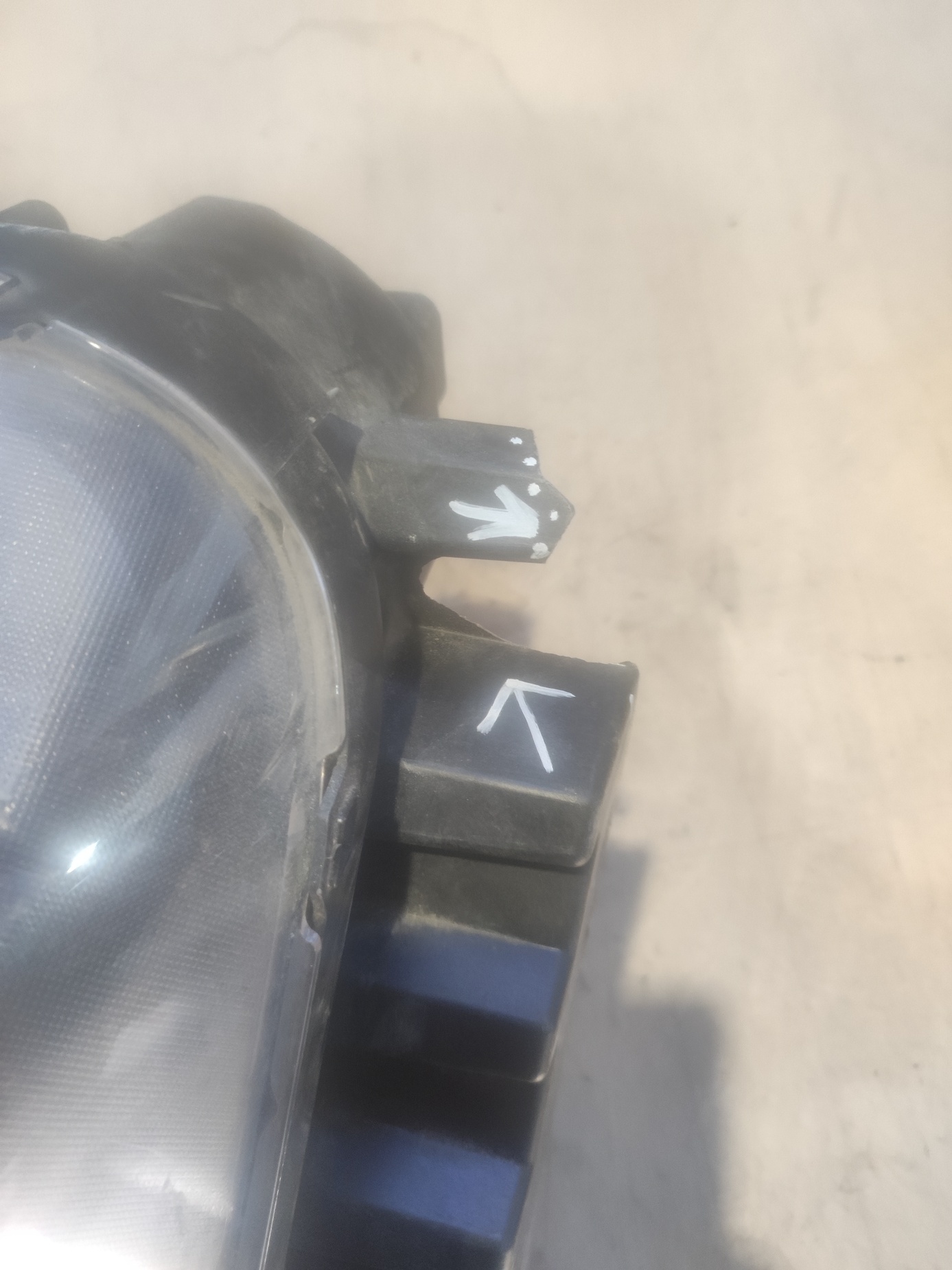 Фара передняя правая Hyundai Santa Fe 4 LED