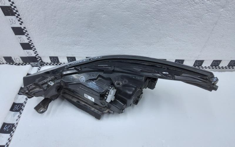 Фара передняя правая Toyota Highlander 4 LED