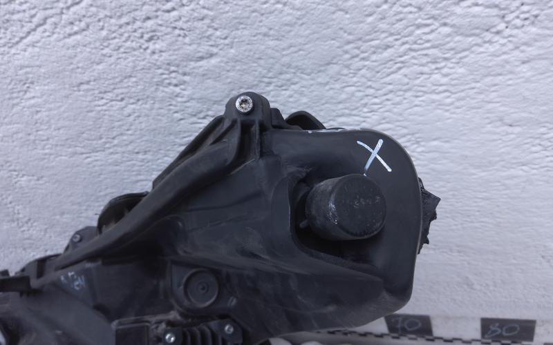 Фара передняя правая Toyota Highlander 4 LED